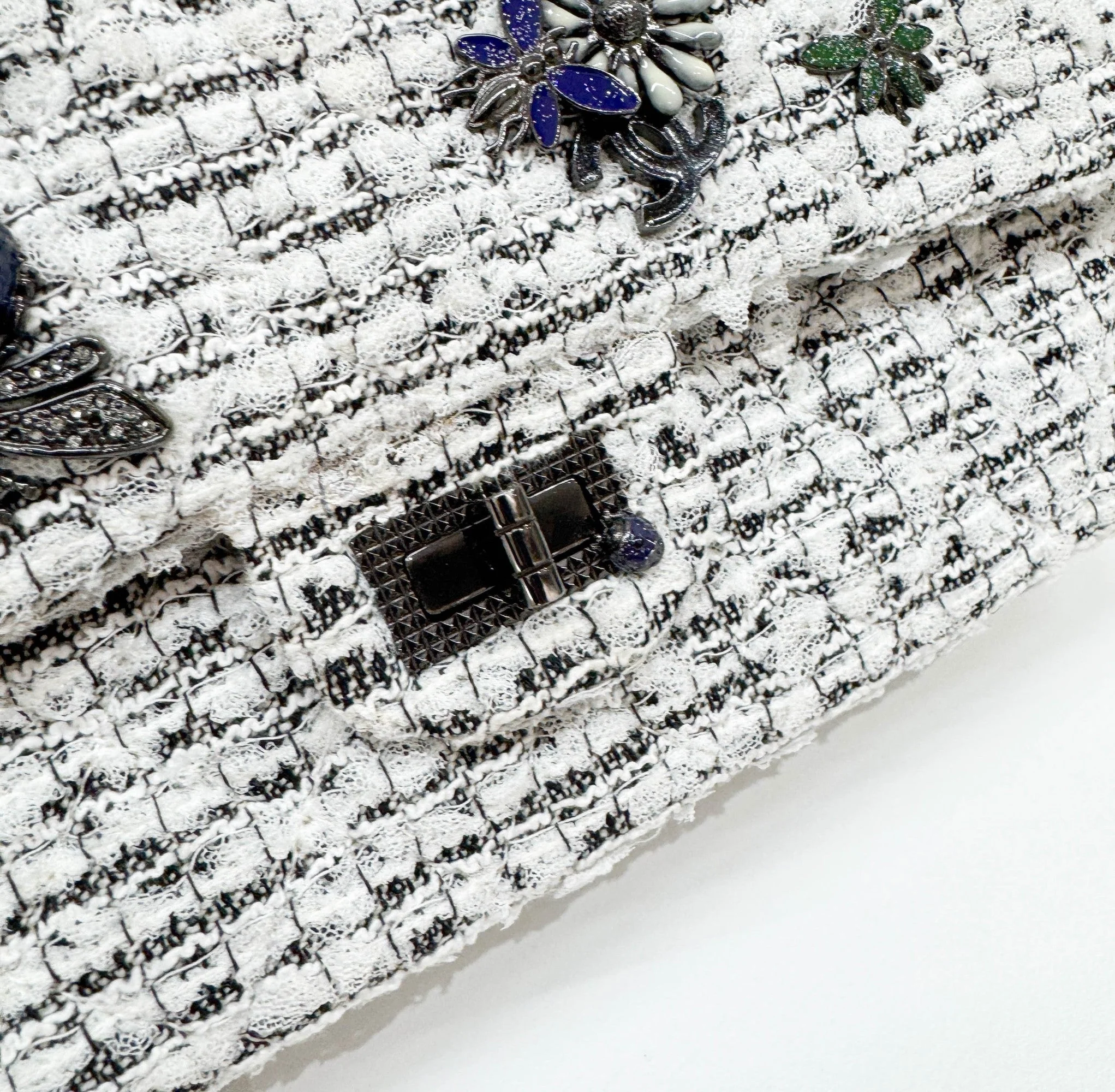2.55 Double Flap 2010-2011 Garden Decor White Tweed Shoulder Bag - Image 15