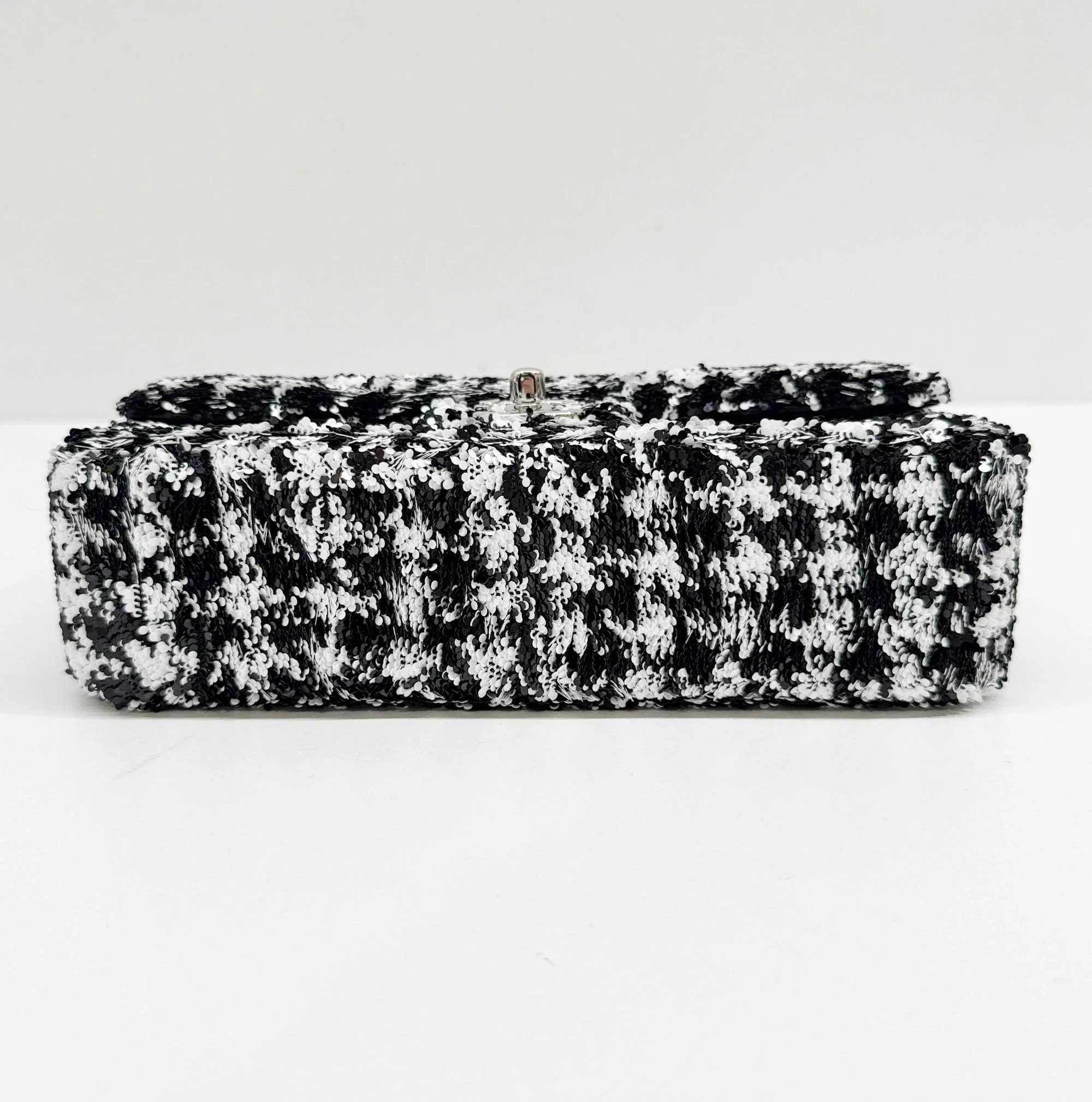 2021- Classic Flap Black & White Sequin Chain Shoulder Bag - Image 8