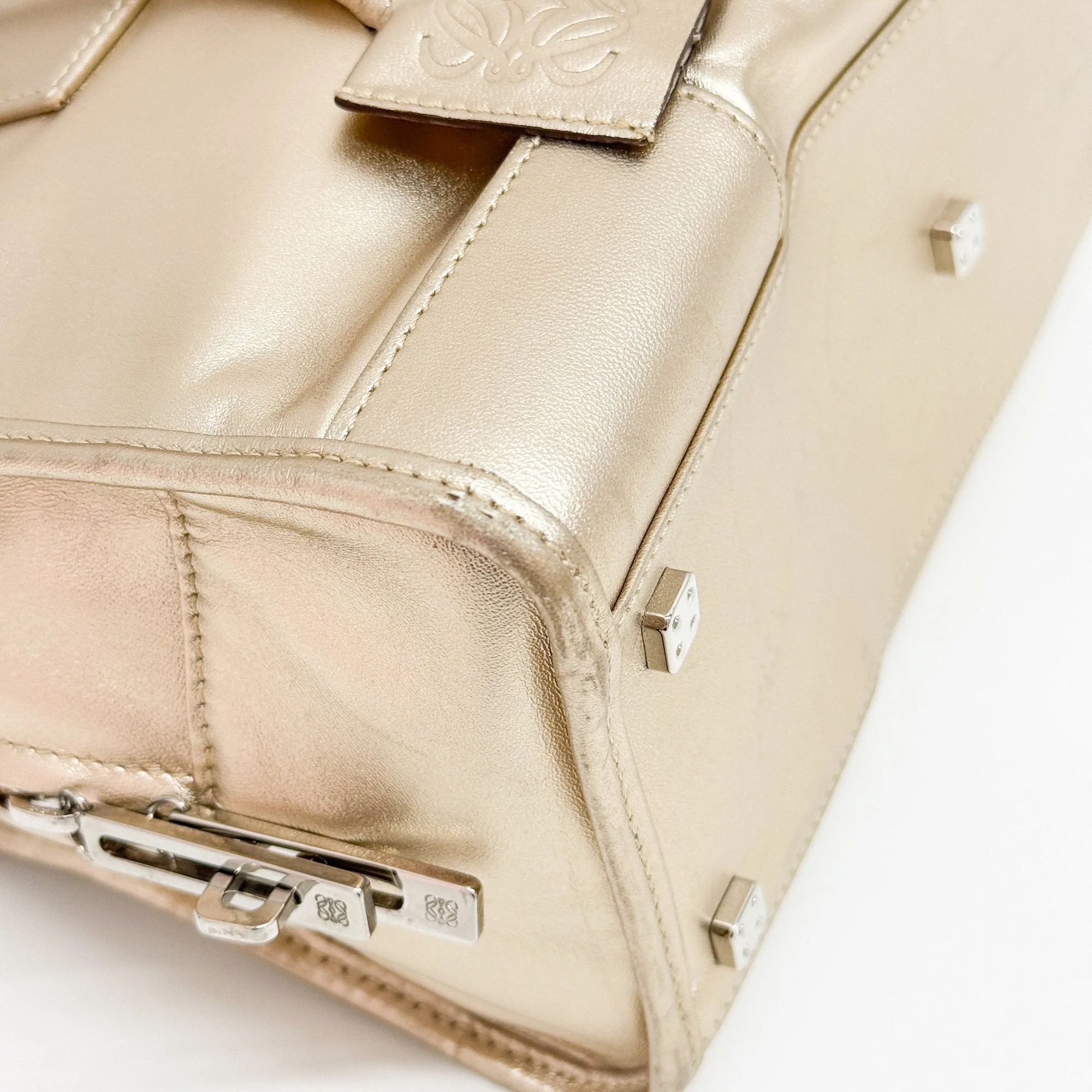 Amazona Gold Leather Hand Bag - Image 10