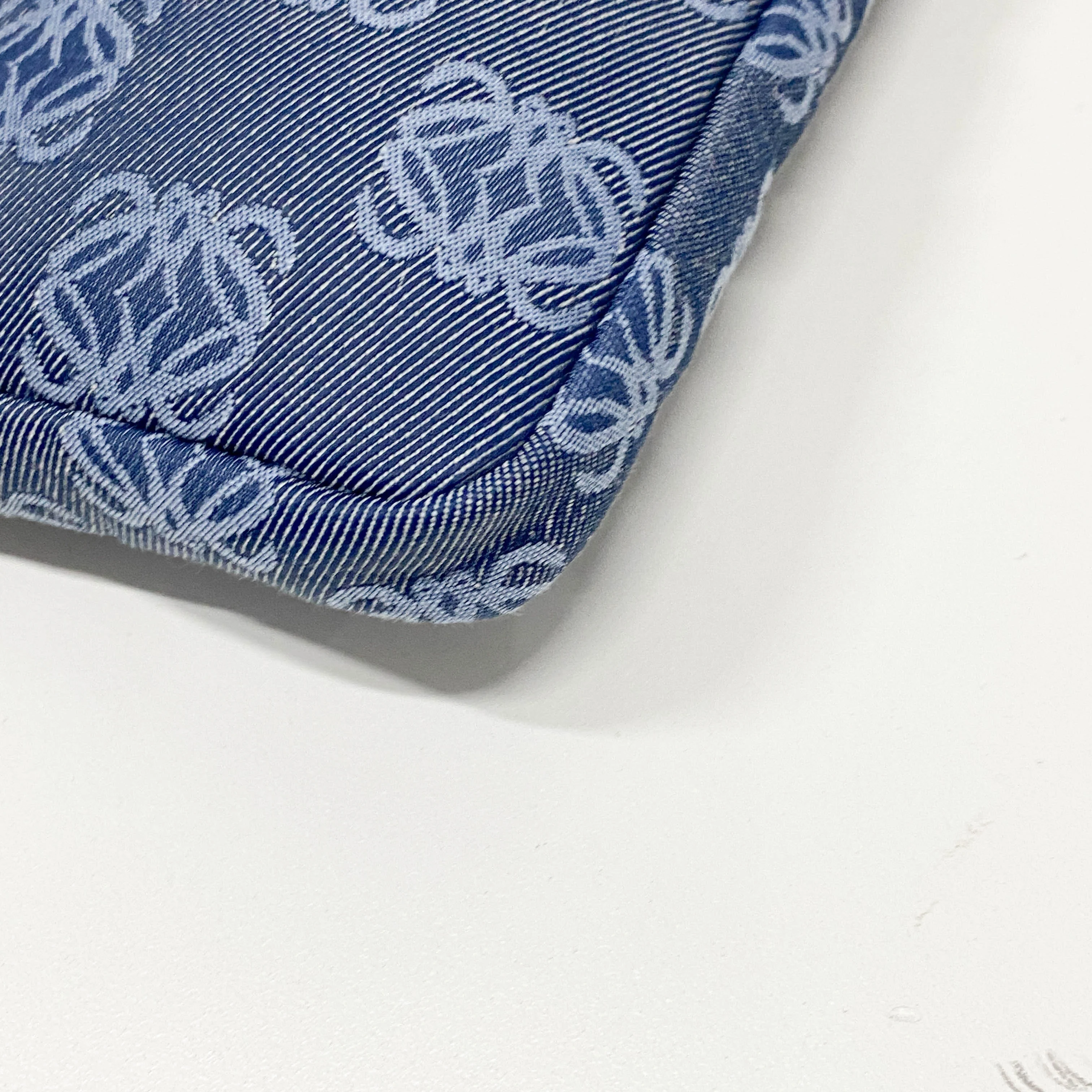 Anagram Blue Canvas Accessory Pouch Shoulder Bag - Image 9