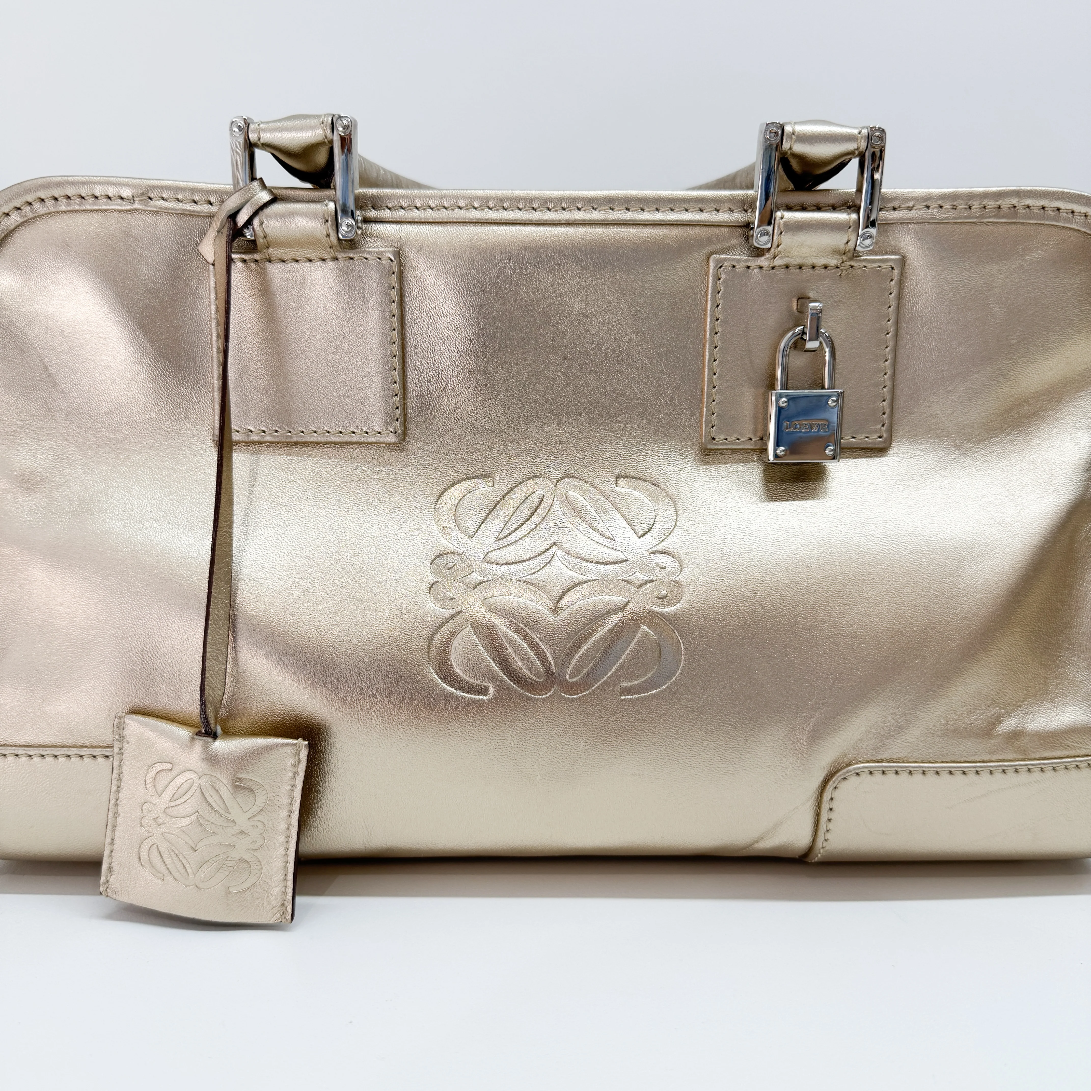 Anagram Gold Leather Hand Bag - Image 13