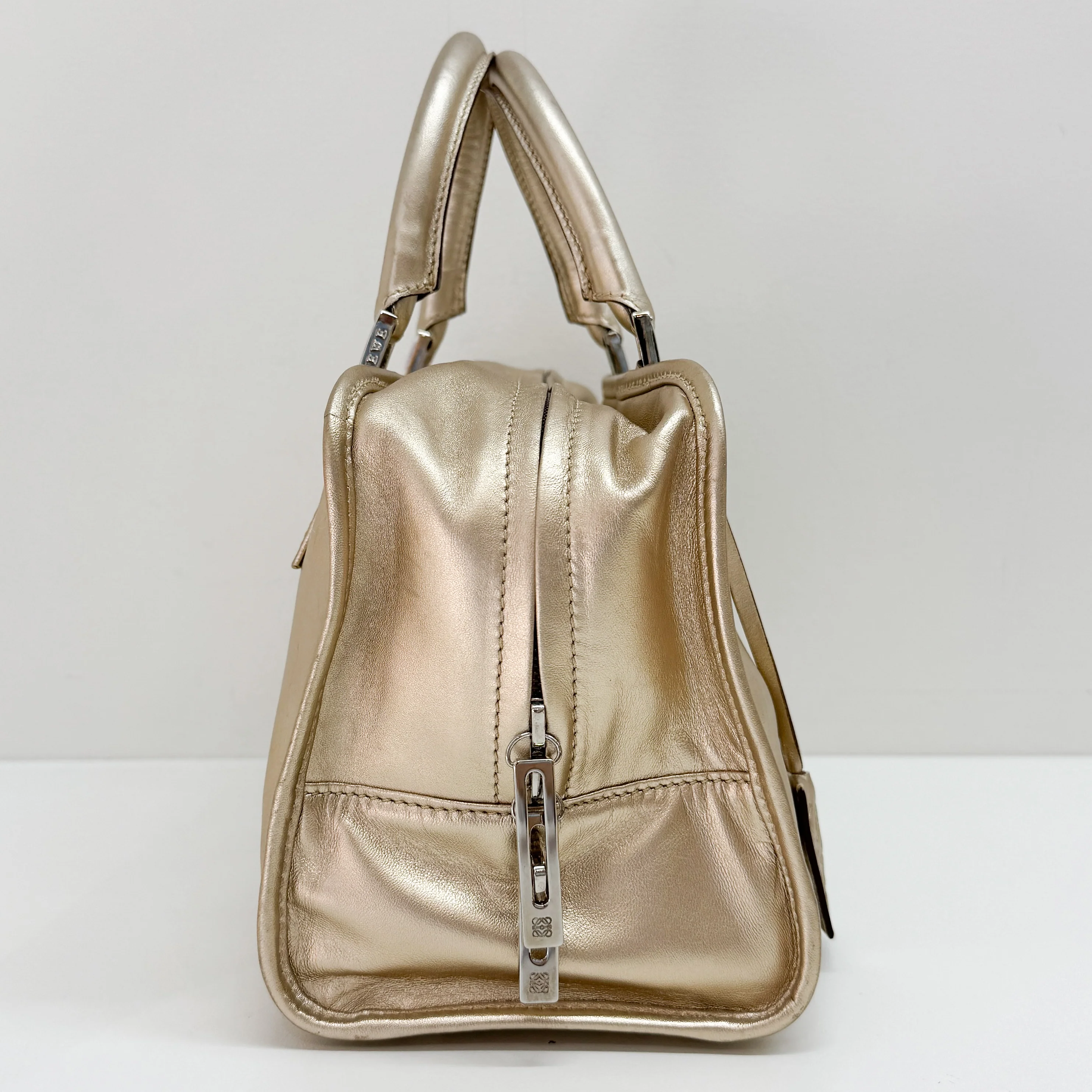 Anagram Gold Leather Hand Bag - Image 5