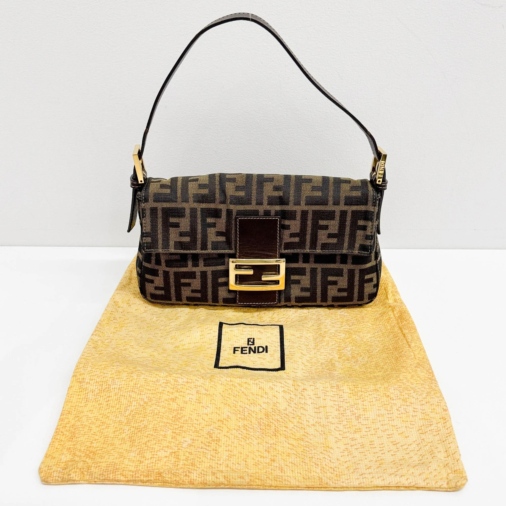 Baguette Brown Zucca Canvas Shoulder Bag - Image 4