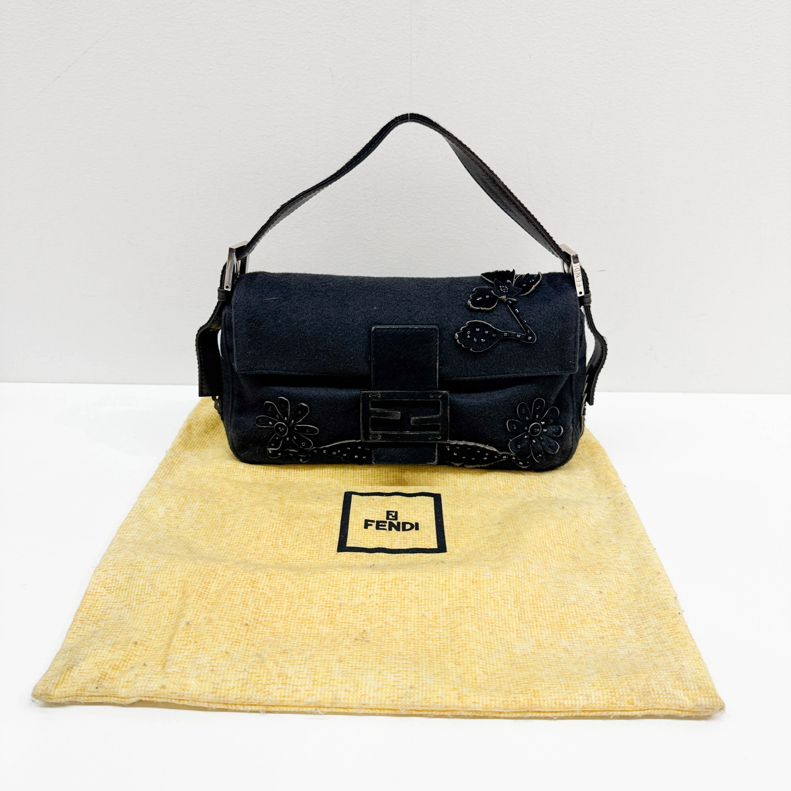 Baguette Floral Pony Hair Applique Gray Wool Shoulder Bag - Image 5