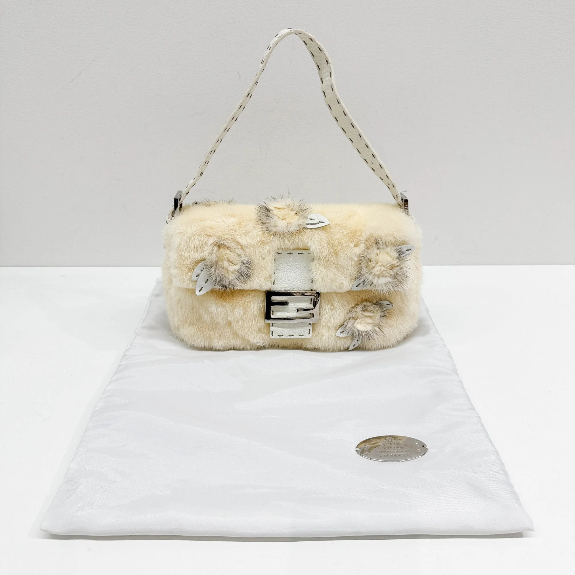 Baguette Off-white Fur with Rose Details Shoulder Bag - Image 4