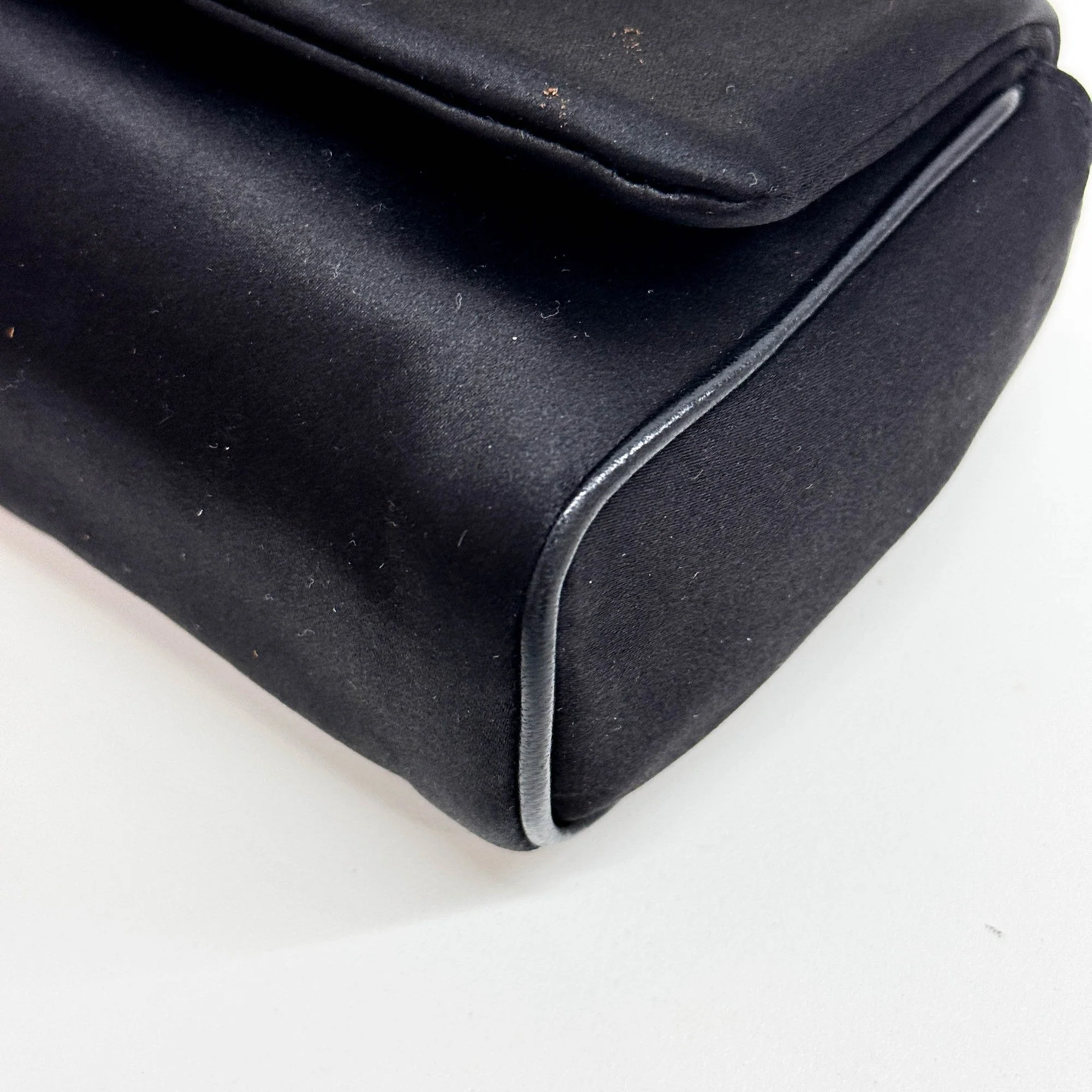 Bijou Chain Black Satin Shoulder Bag - Image 10