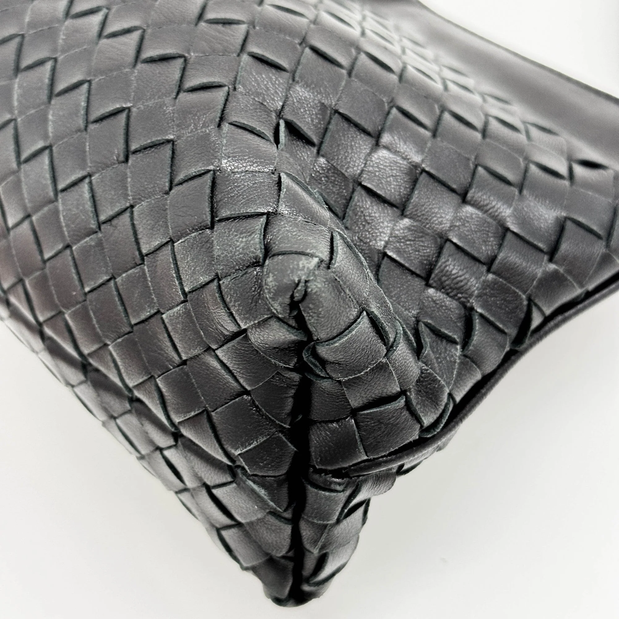 Black Intrecciato Leather Shoulder Bag - Image 9