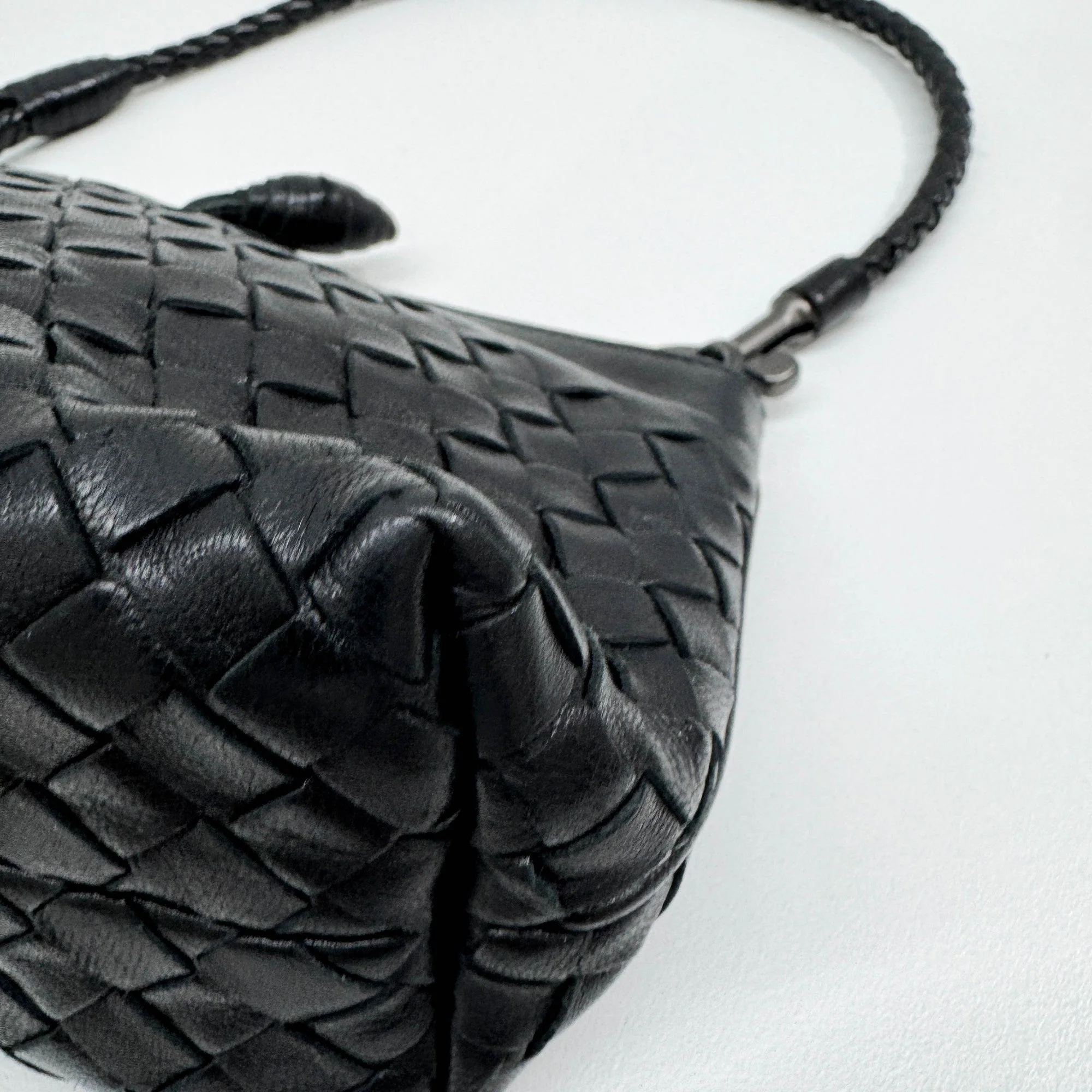 Black Intrecciato Leather Shoulder Bag - Image 11