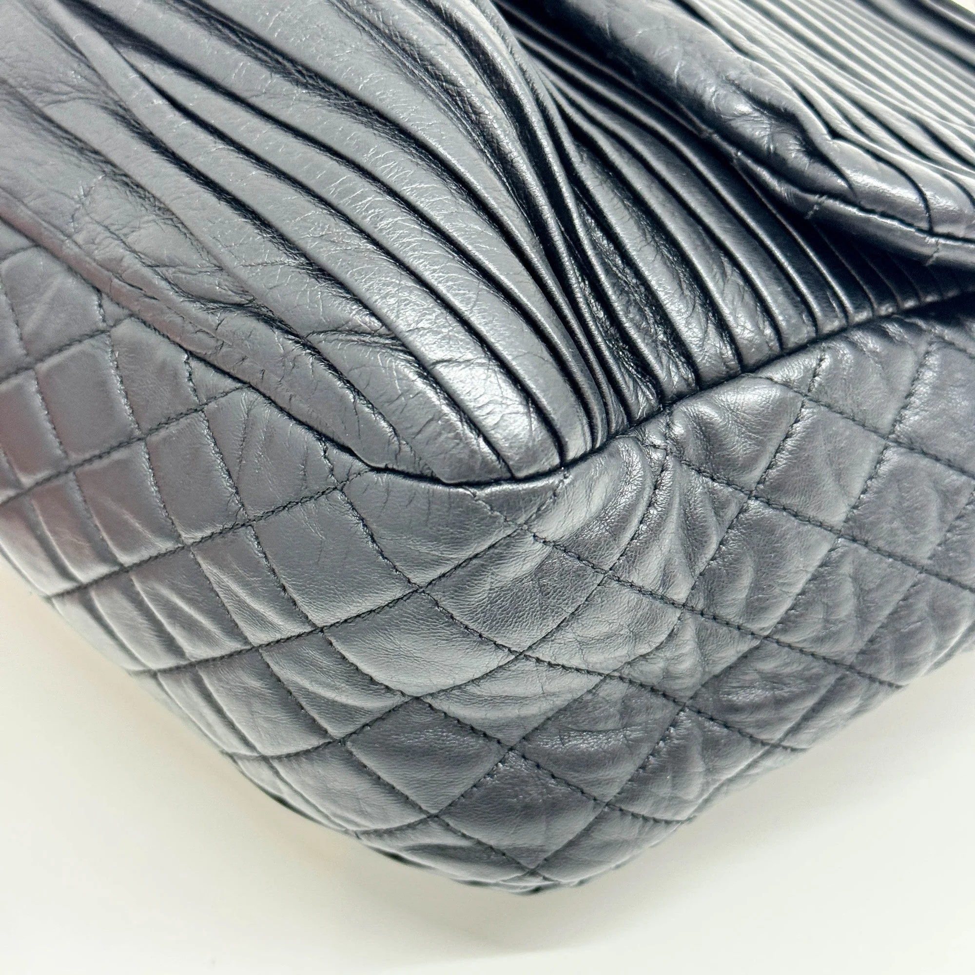 XL Classic Flap 2008-2009 Black Leather Shoulder Bag - Image 9