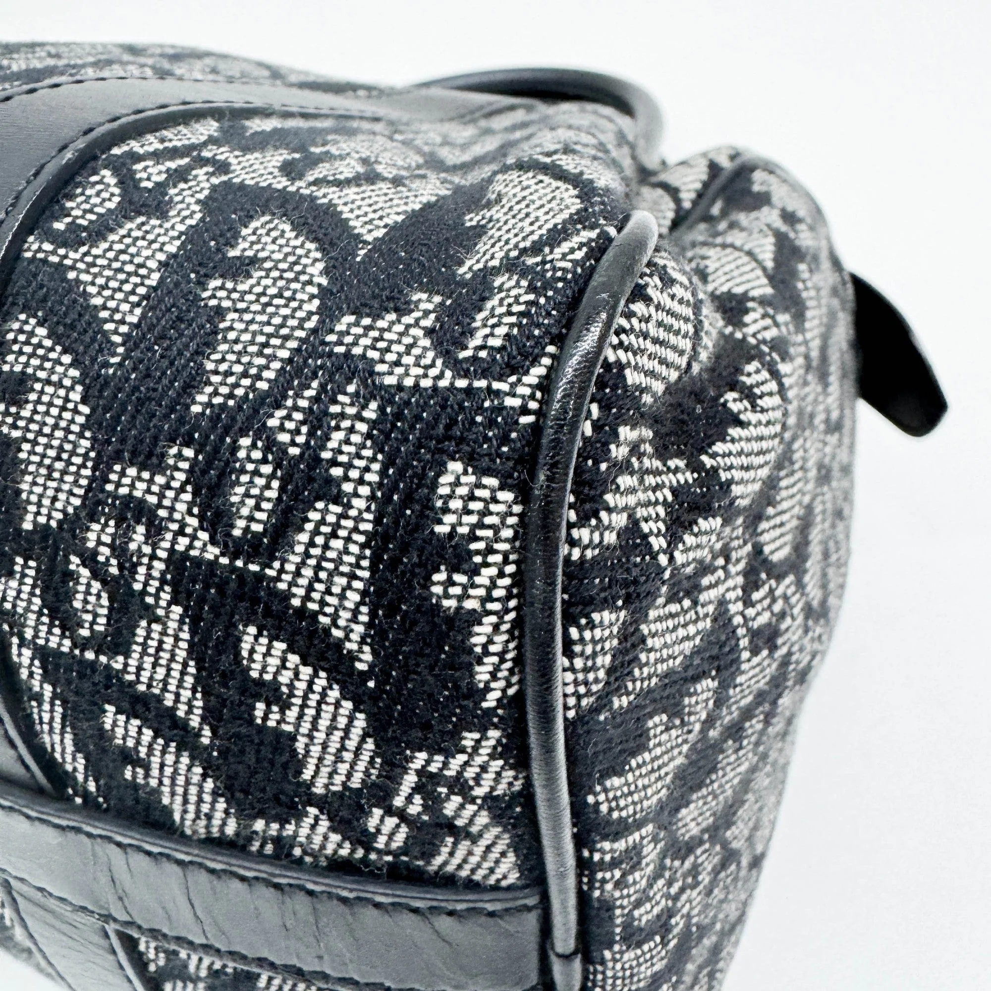 Boston Black Trotter Canvas Hand Bag - Image 9