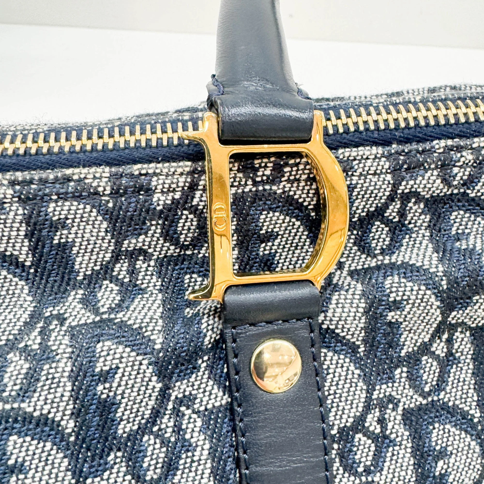 Boston Navy Trotter Canvas Hand Bag - Image 16