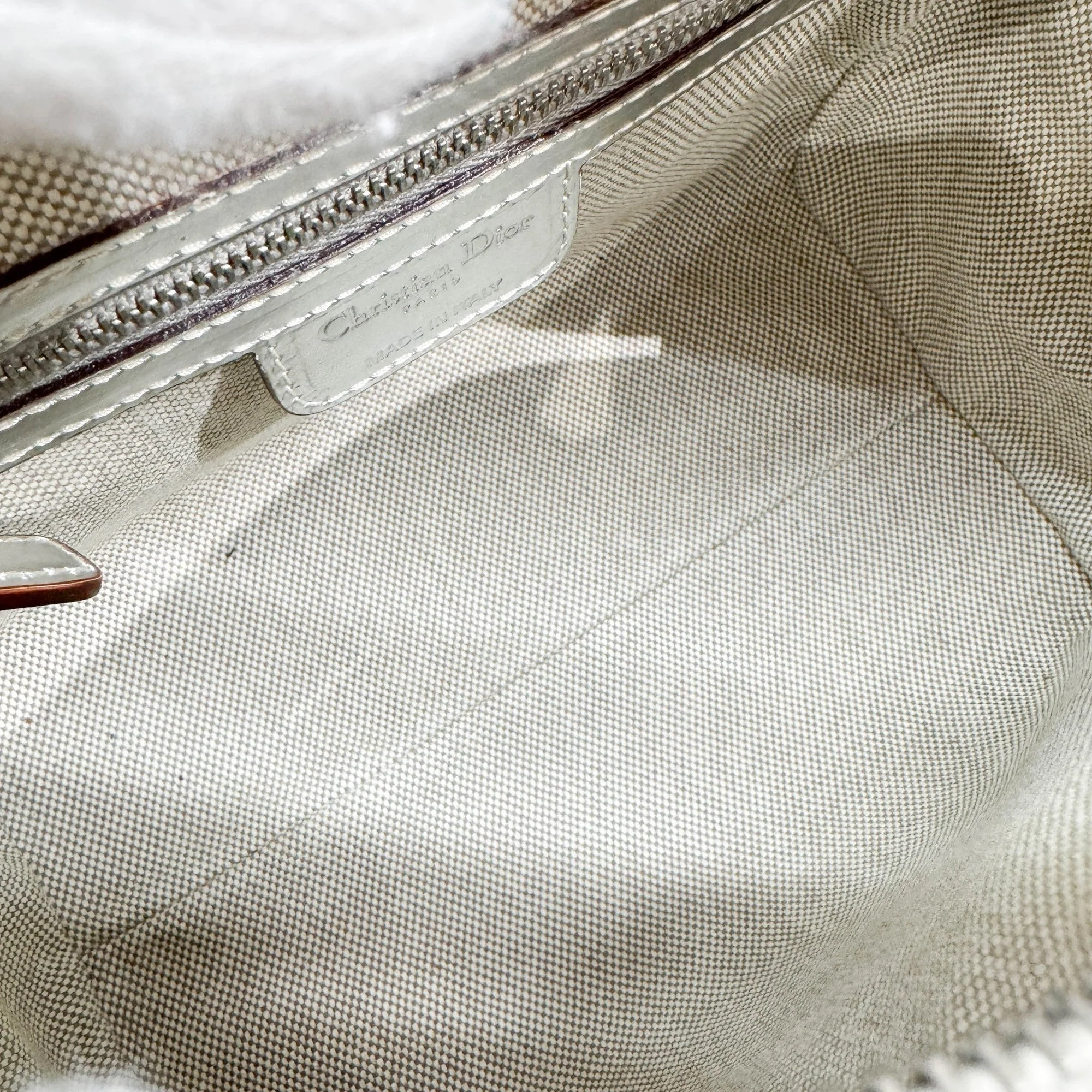 Boston Silver Trotter Canvas Hand Bag - Image 17