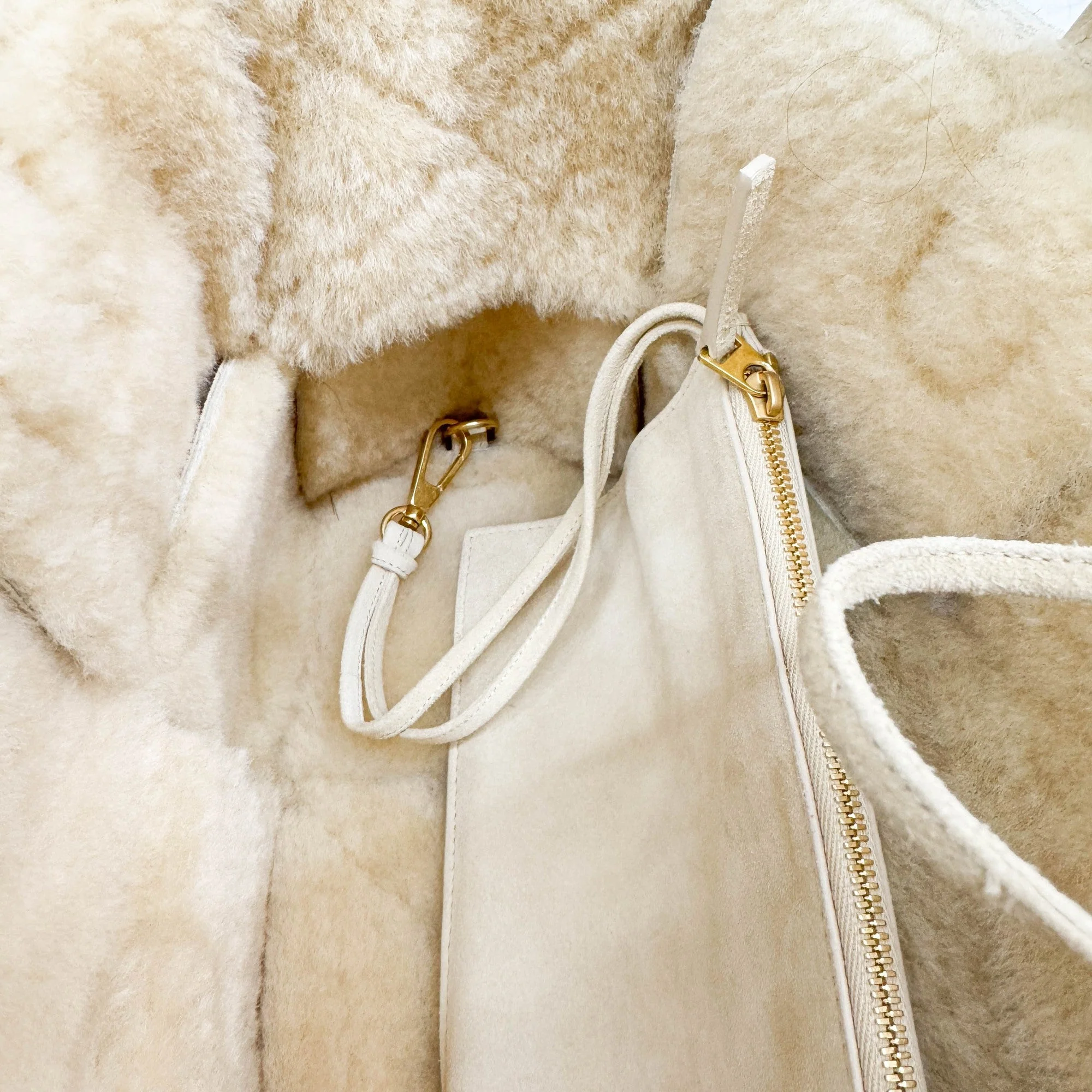 Arco Beige Suede & Fur Hand bag - Image 18