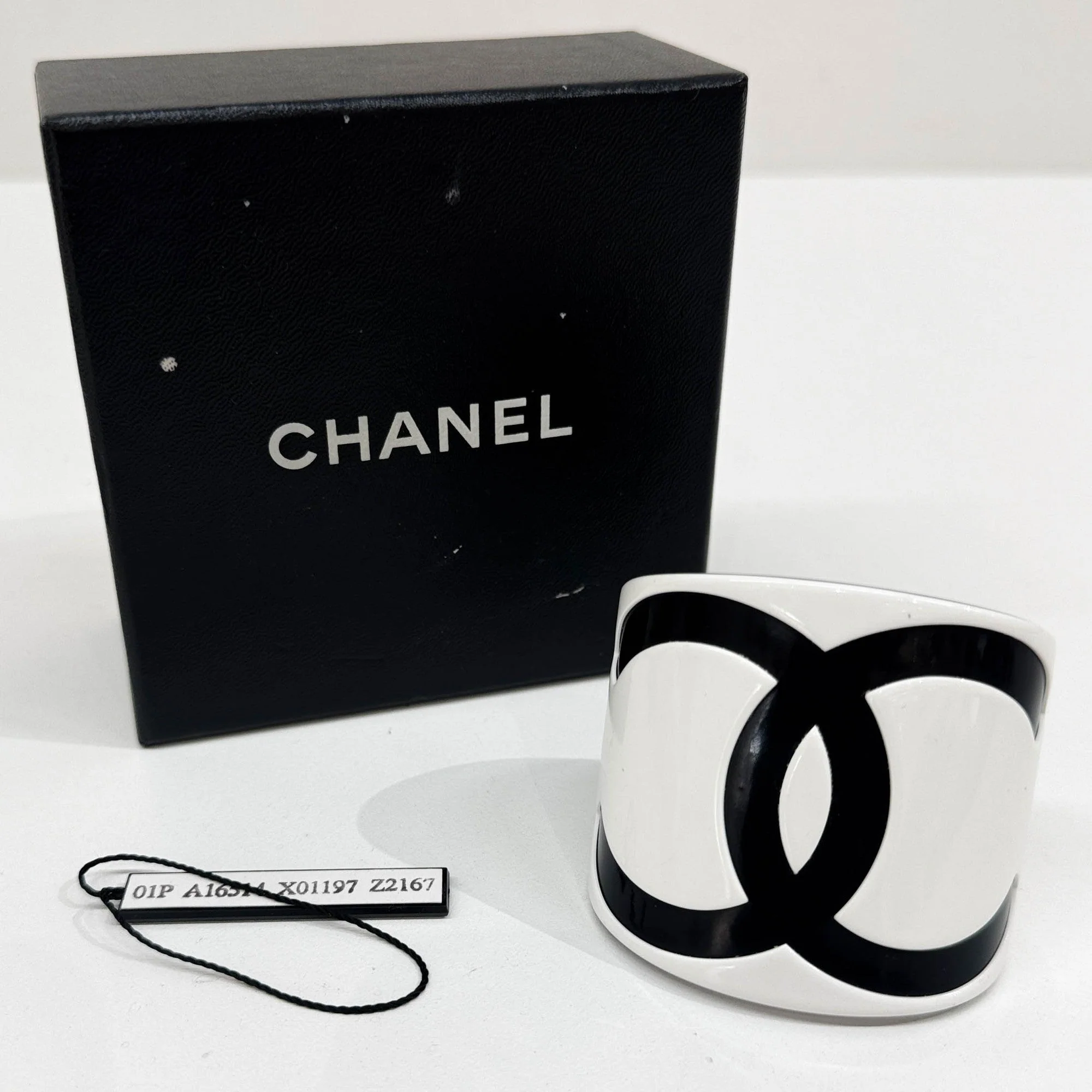 Chanel Logo Black & White Plastic Bangle - Image 3