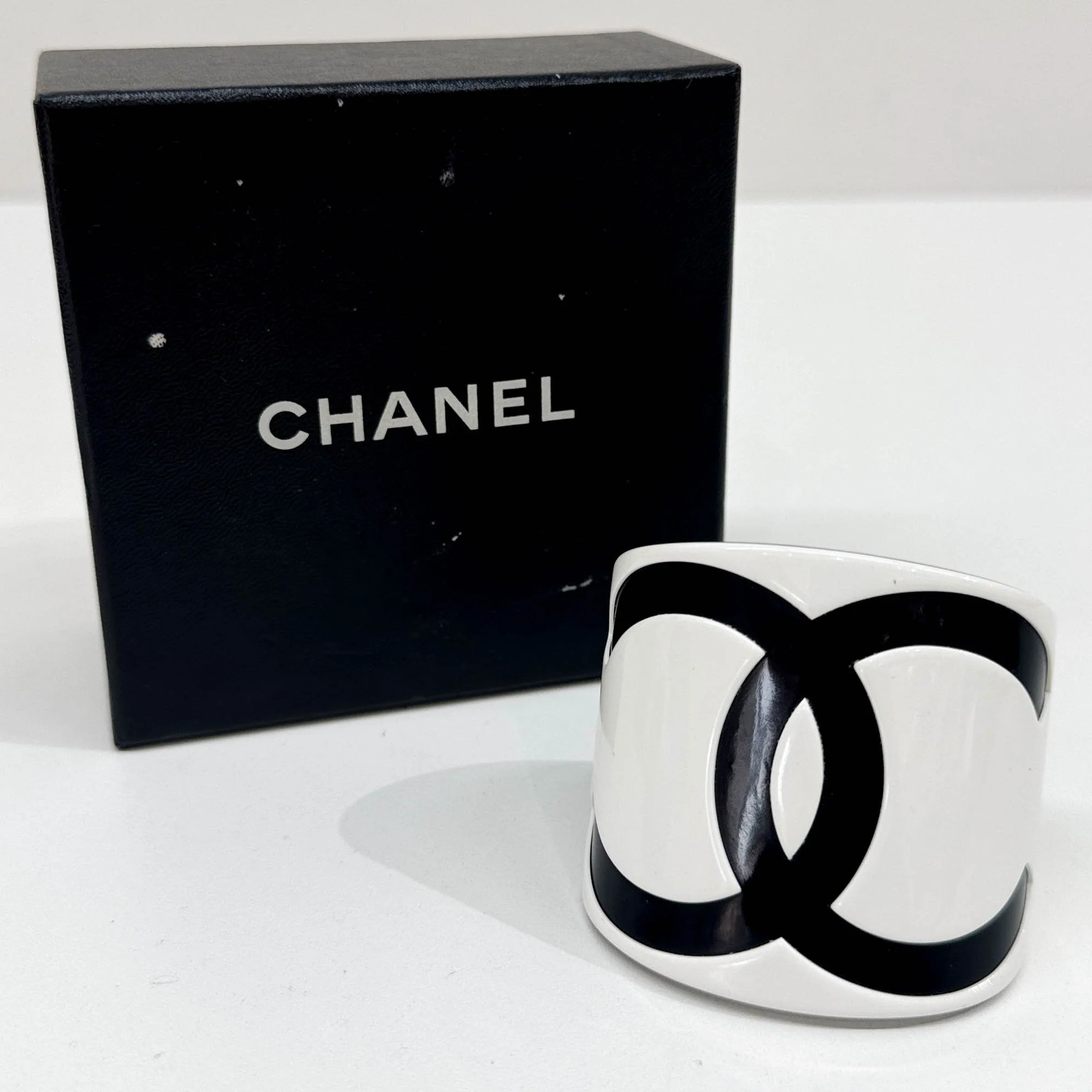 Chanel Logo Black & White Plastic Bangle - Image 4