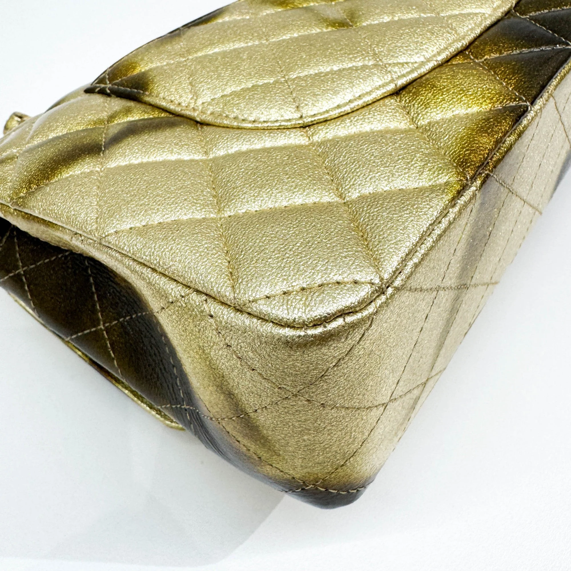 Classic Double Flap 2021-2026 Metallic Gold Metalasse Leather Shoulder Bag - Image 11