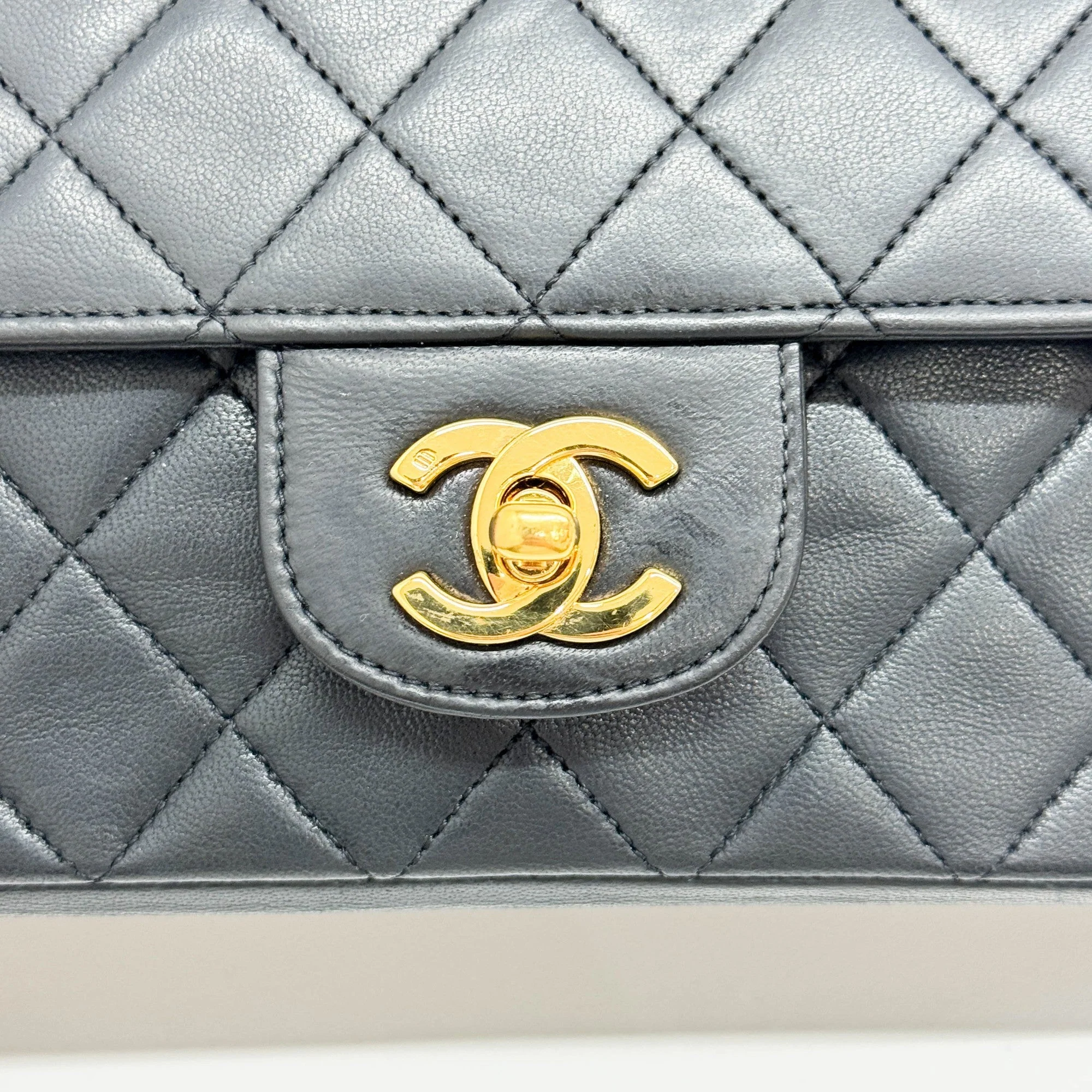 Classic Double Flap 1986-1988 Matelasse Black Leather Shoulder Bag - Image 13