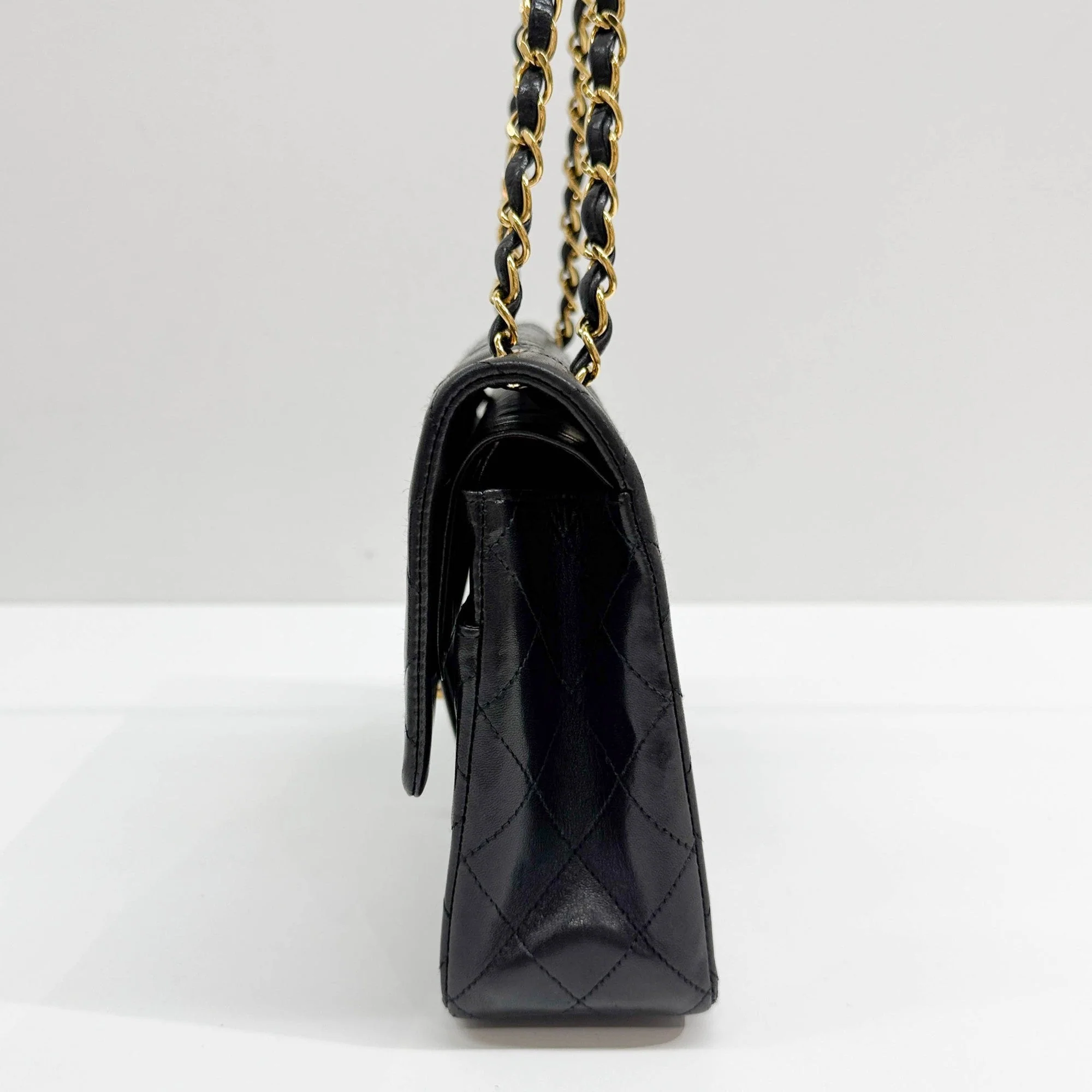 Classic Double Flap 1991-1994 Matelasse Black Leather Shoulder Bag - Image 5