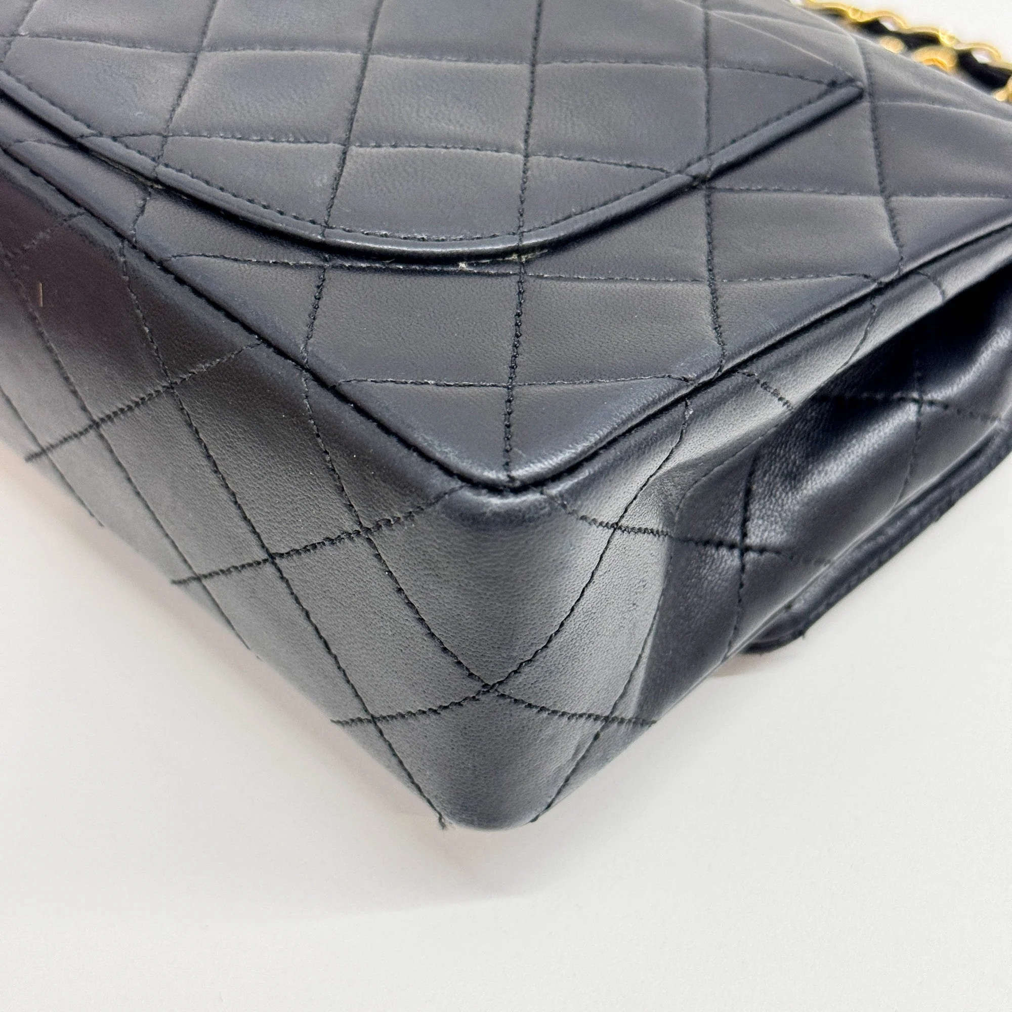 Classic Double Flap 1986-1988 Matelasse Black Leather Shoulder Bag - Image 10