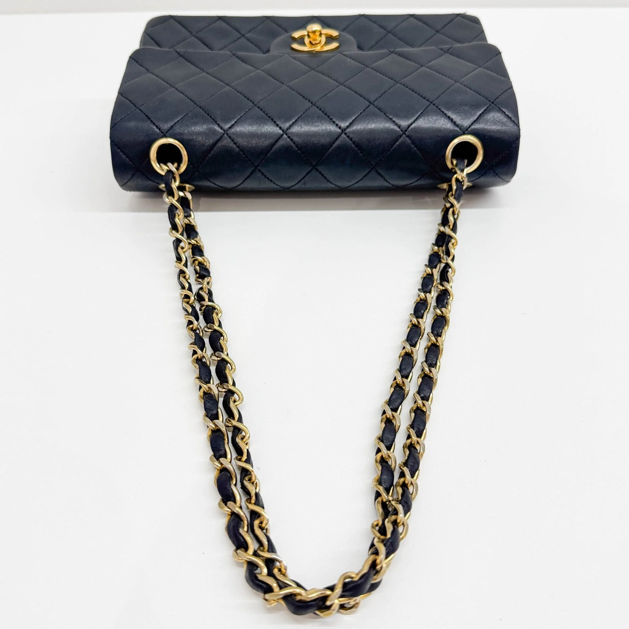 Classic Double Flap 1986-1988 Matelasse Black Leather Shoulder Bag - Image 6