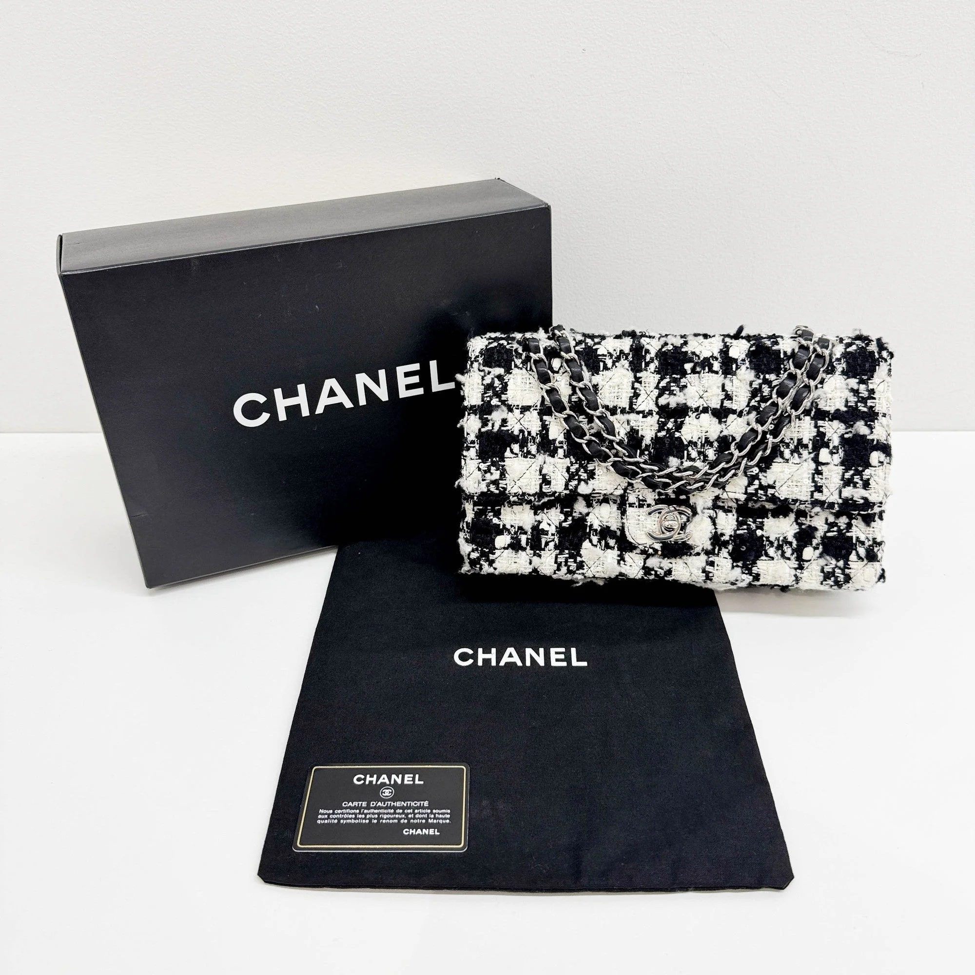 Classic Double Flap 2004-2005 Sequin Details Black & White Tweed Shoulder Bag - Image 4