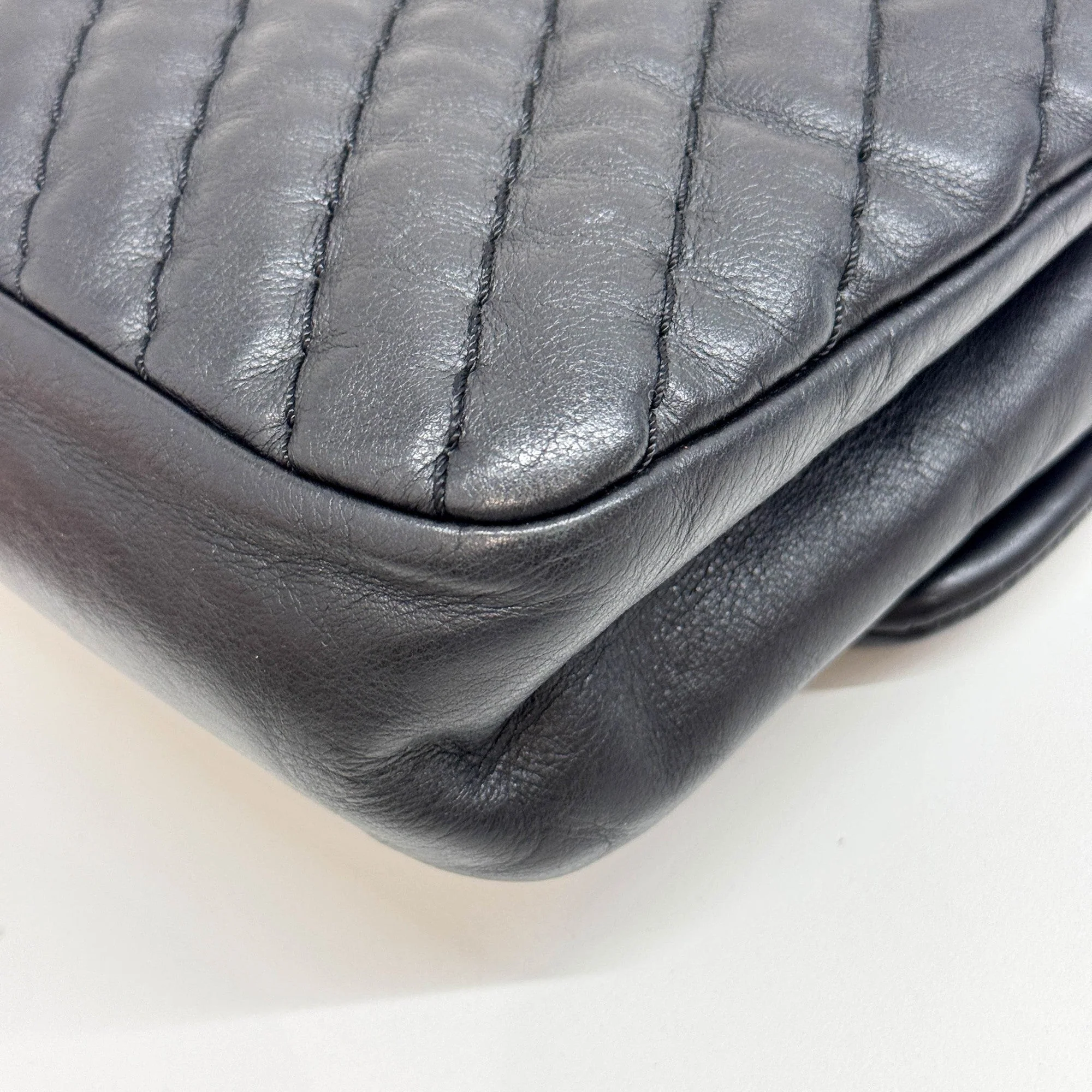 Classic Flap 2012 Chevron Black Leather Shoulder Bag - Image 13
