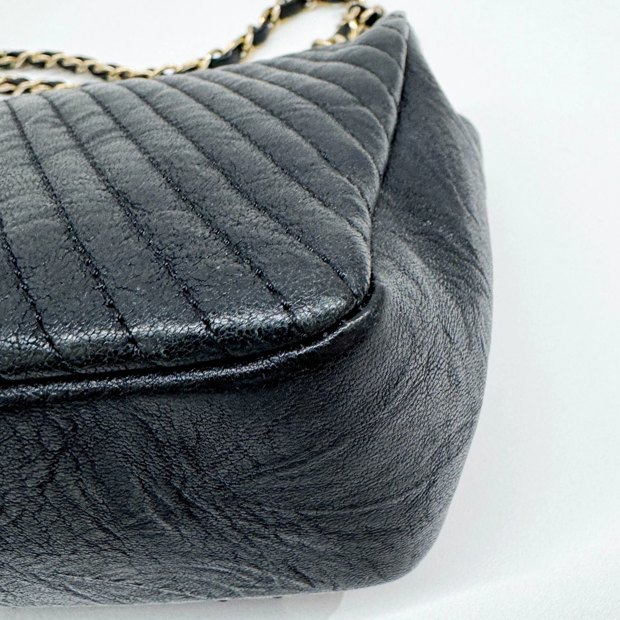 Classic Flap 2015-2016 Chevron Black Leather Shoulder Bag - Image 11