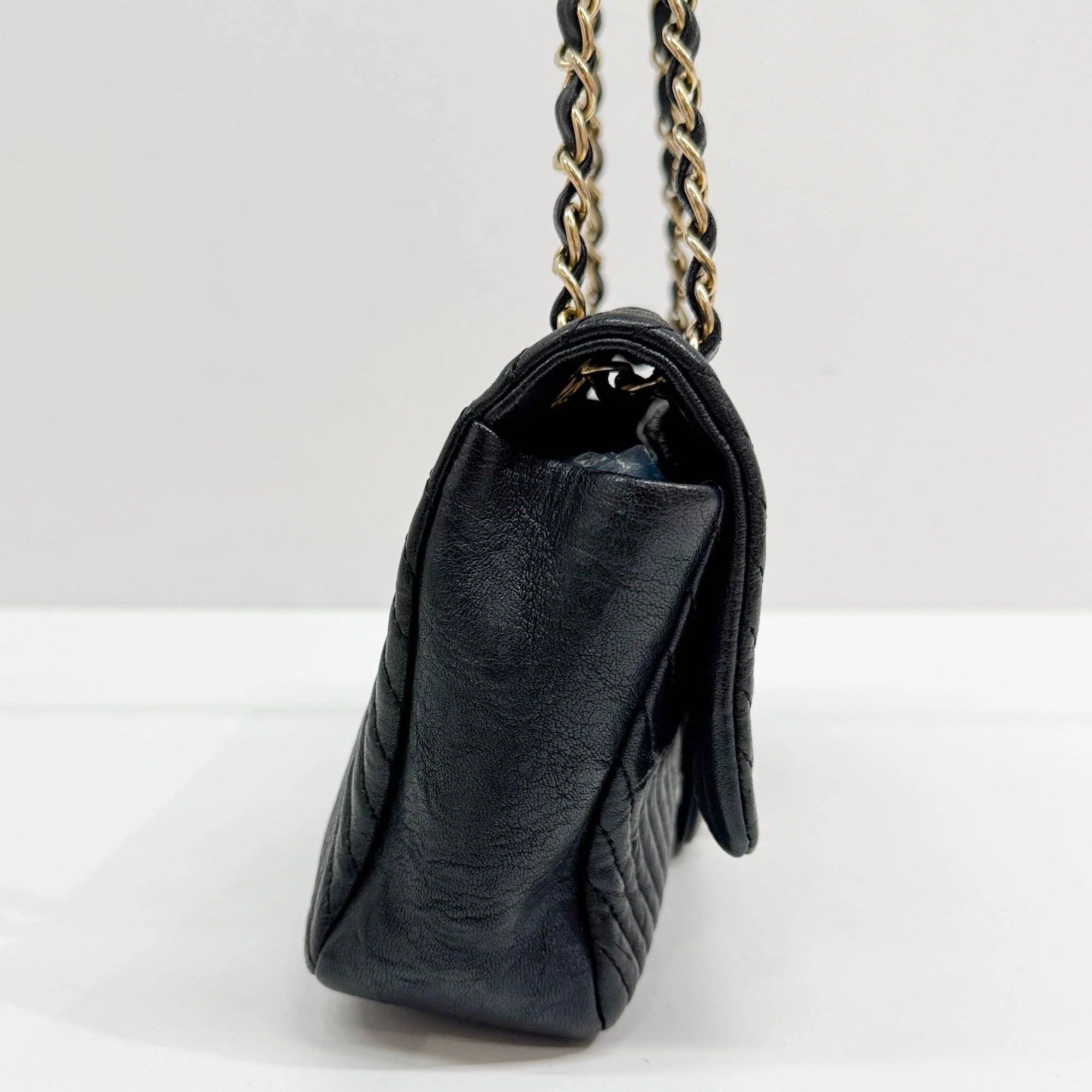 Classic Flap 2015-2016 Chevron Black Leather Shoulder Bag - Image 5