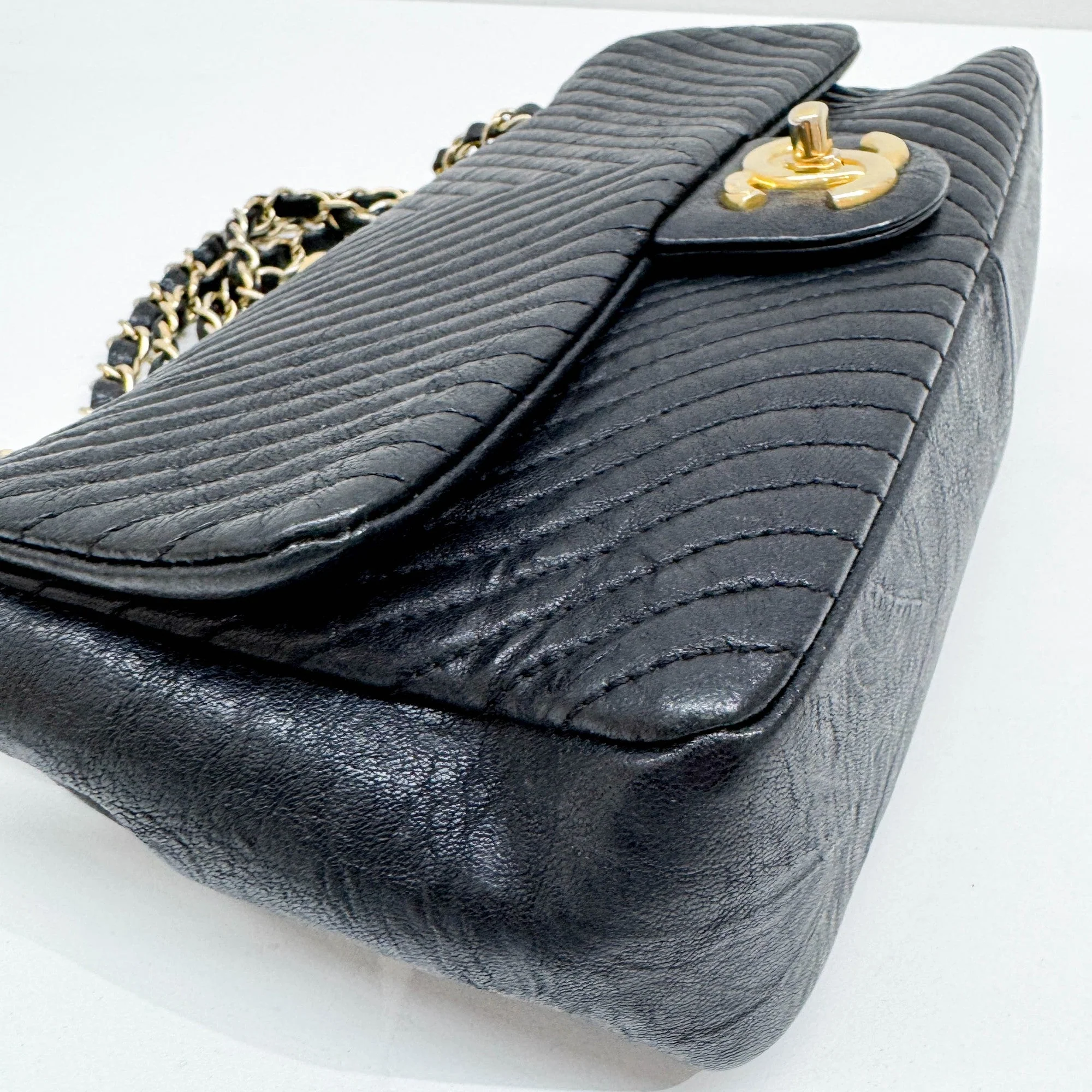 Classic Flap 2015-2016 Chevron Black Leather Shoulder Bag - Image 8