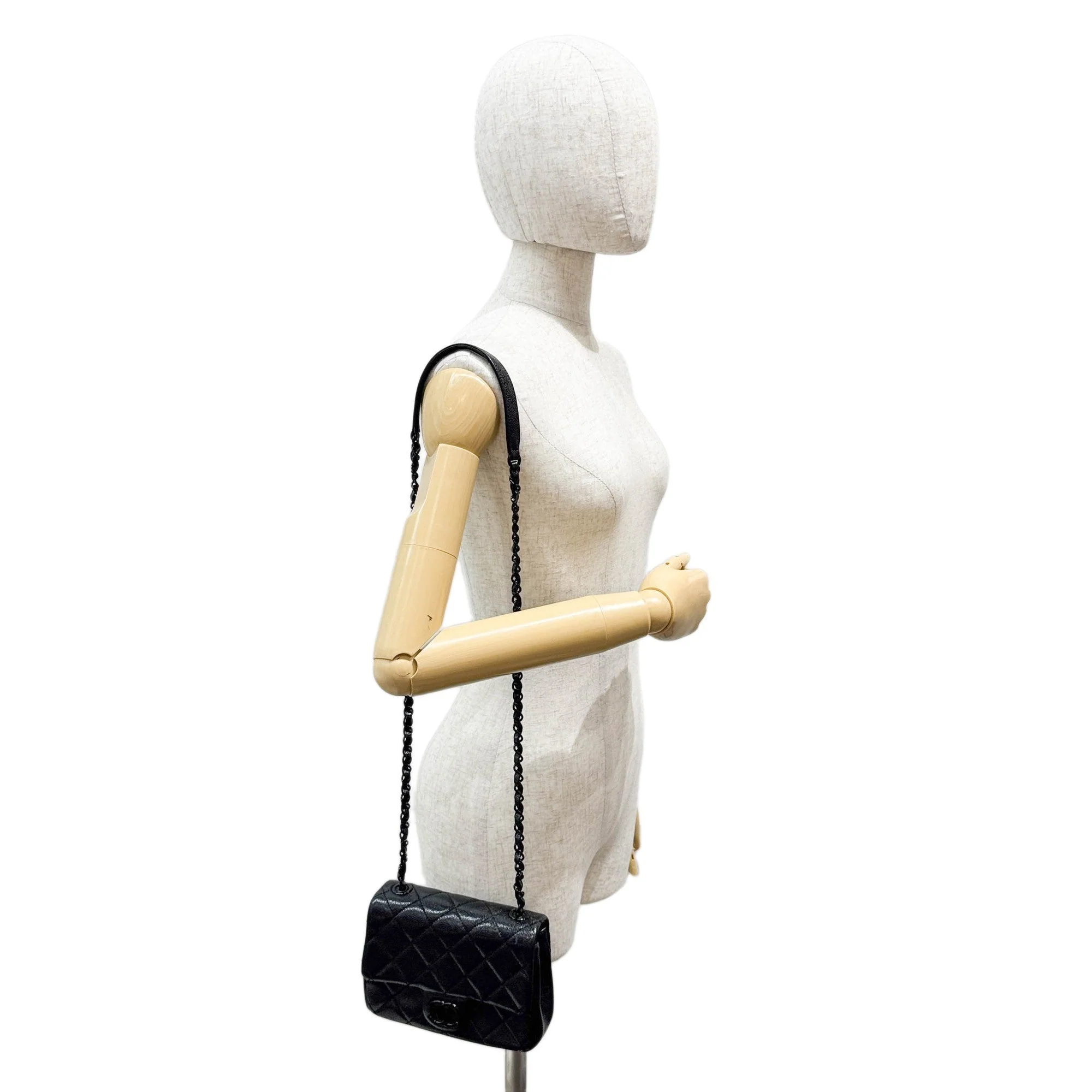 Classic Flap 2019 Black Caviar Shoulder Bag - Image 3