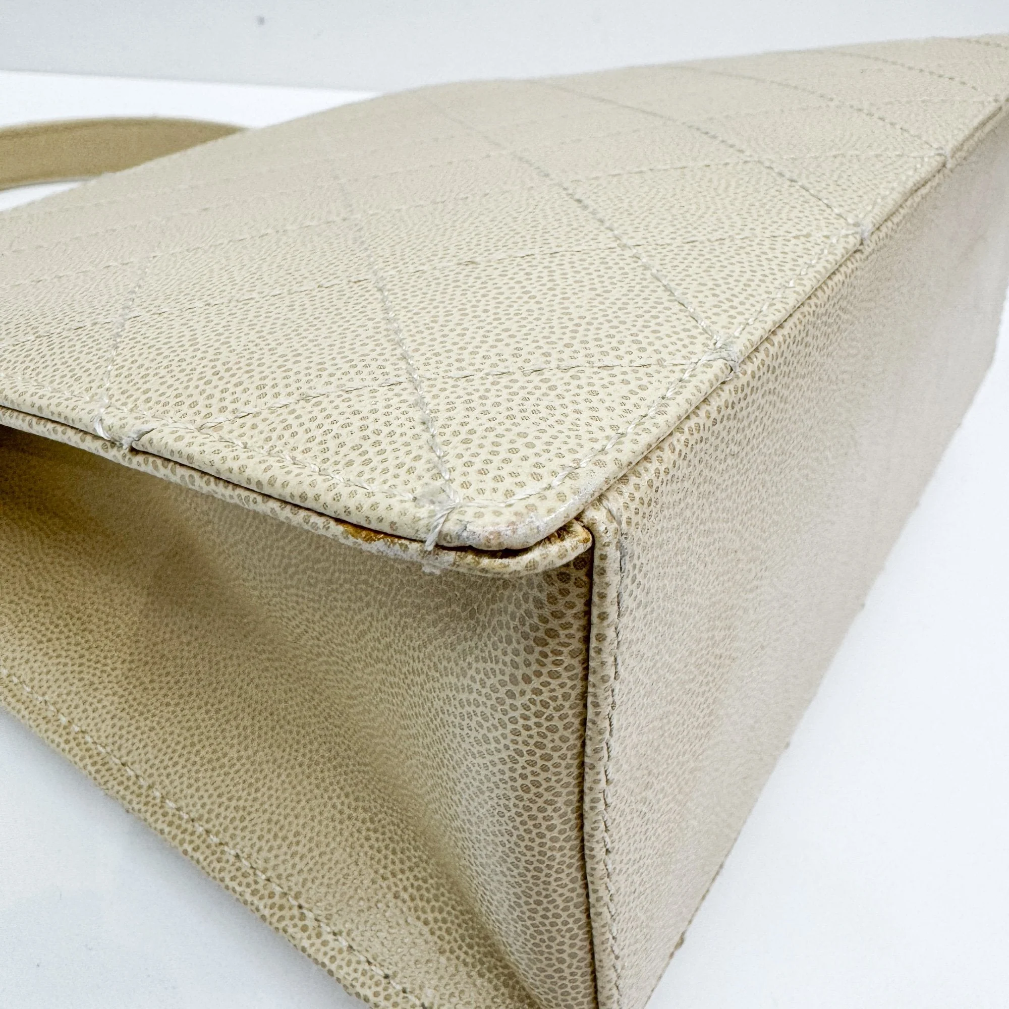 Envelope Flap 1997-1999 Matelasse Beige Leather Hand Bag - Image 13