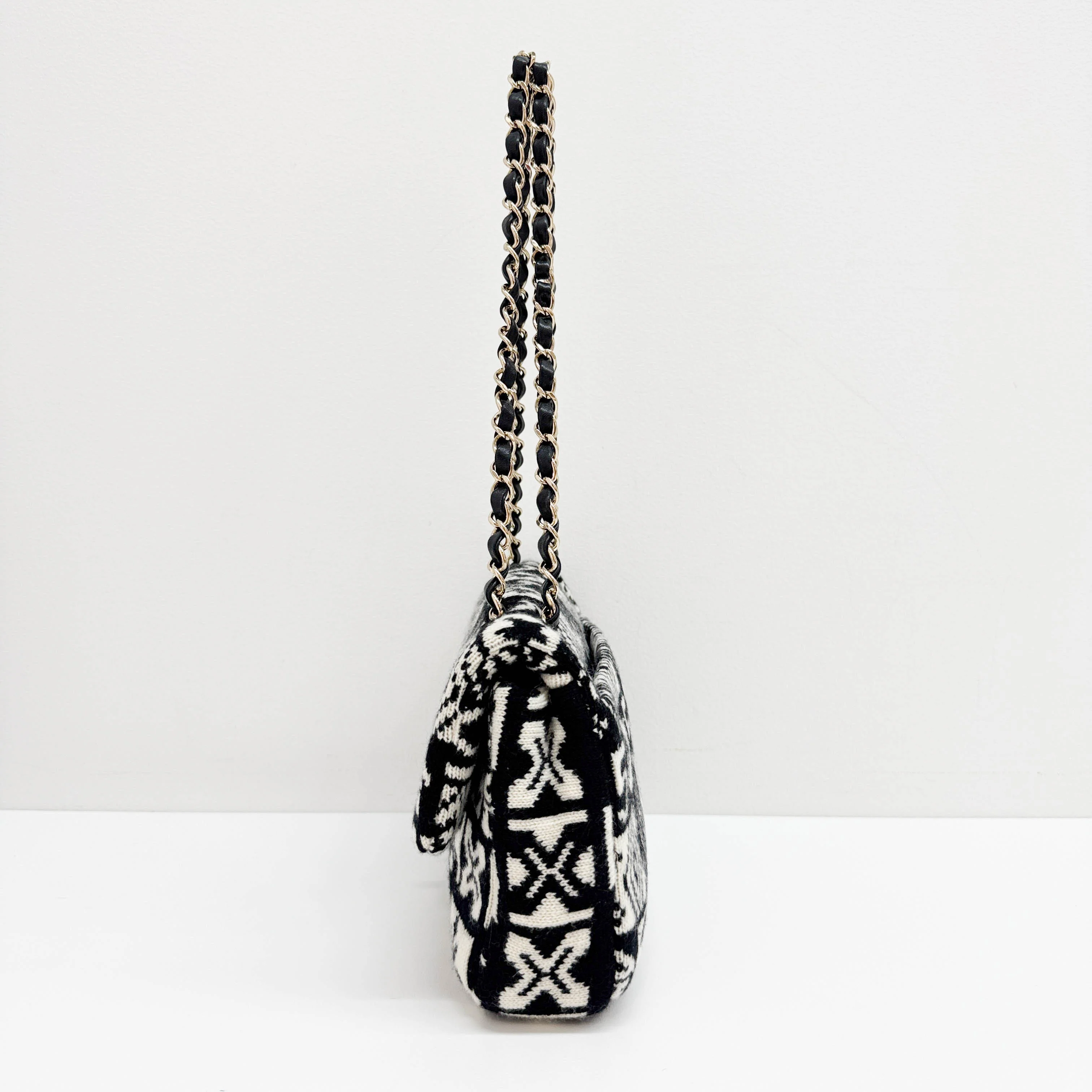 Classic Flap 2019 Knit Black & White Wool Shoulder Bag - Image 4