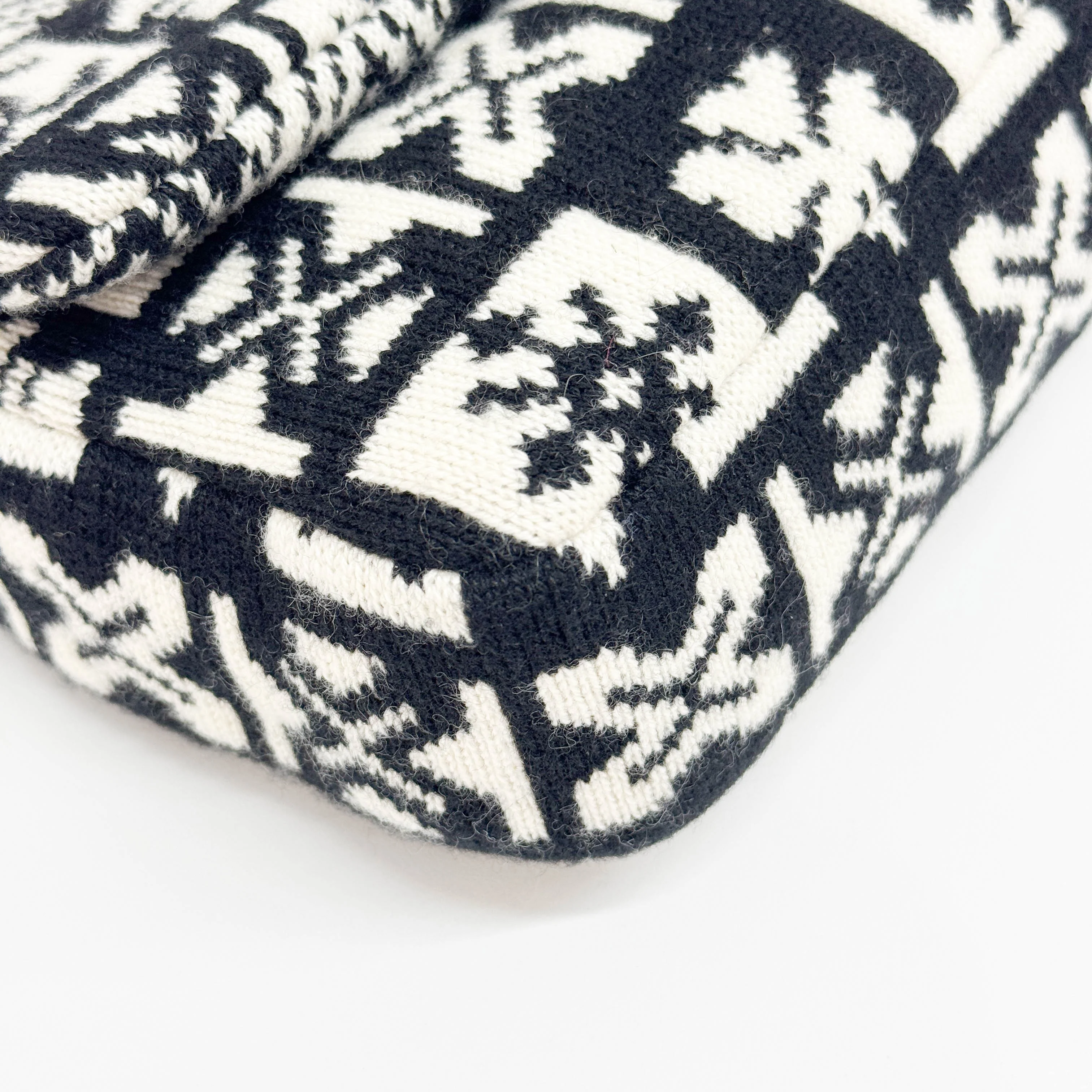 Classic Flap 2019 Knit Black & White Wool Shoulder Bag - Image 7