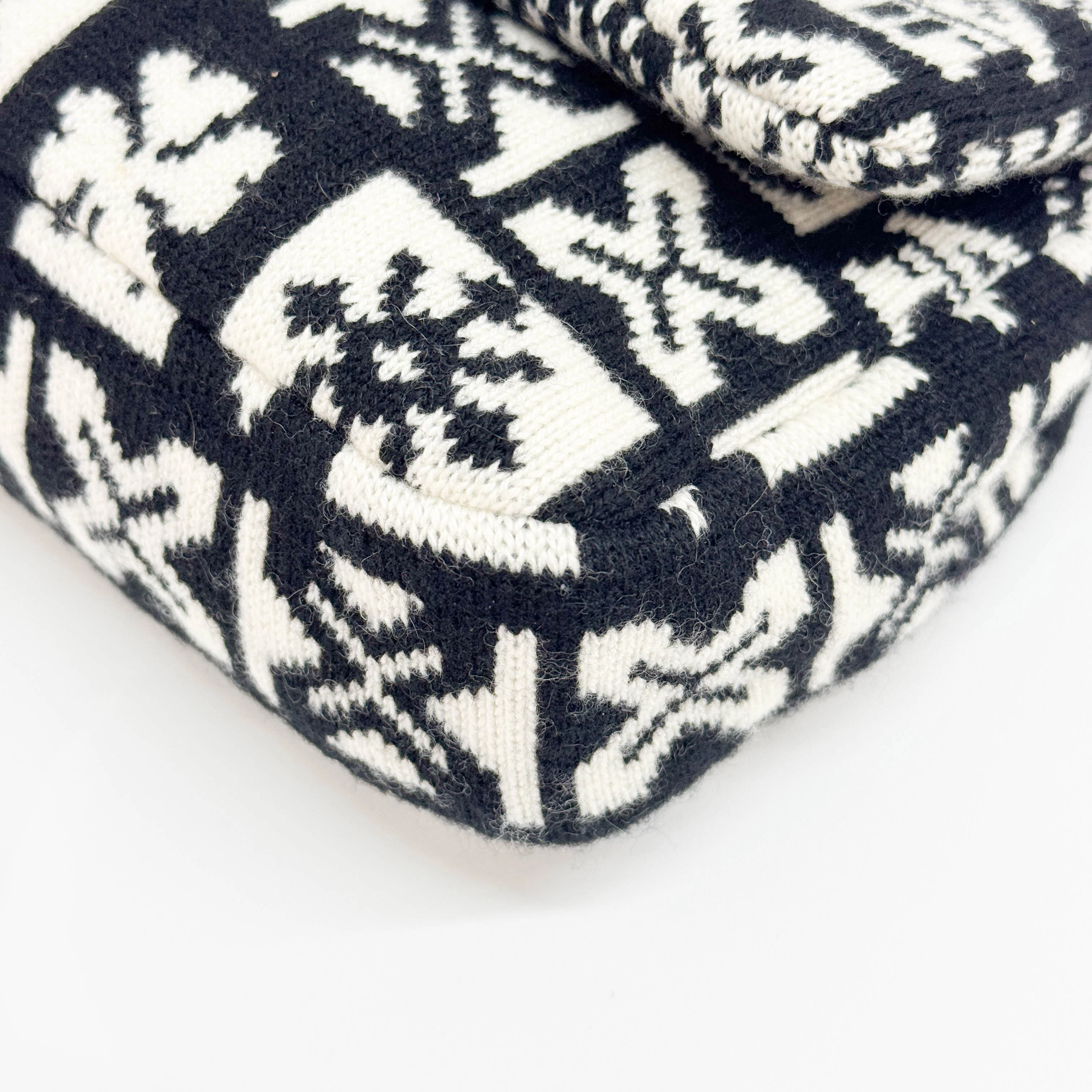Classic Flap 2019 Knit Black & White Wool Shoulder Bag - Image 8