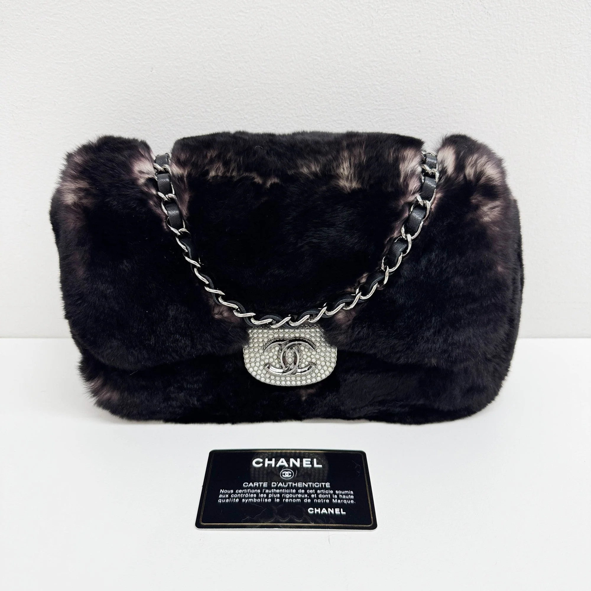 Classic Flap 2014-2015 Pearls Dark Rabbit Fur Shoulder Bag - Image 4