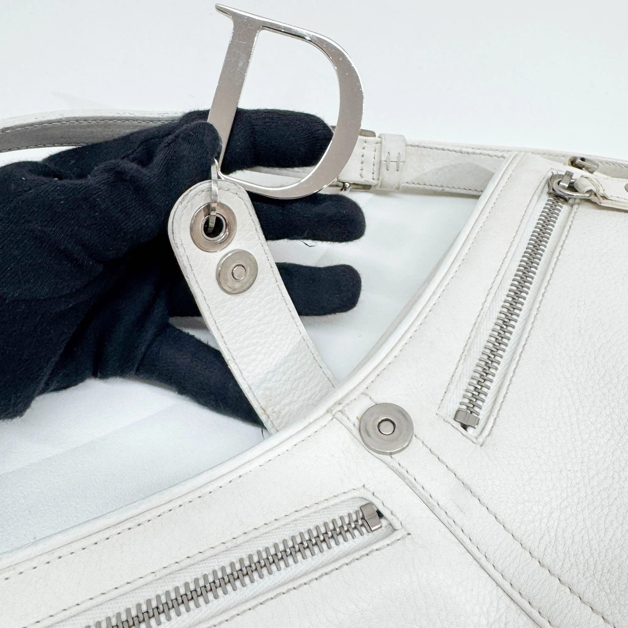 D Charm Pochette White Leather Shoulder Bag - Image 20