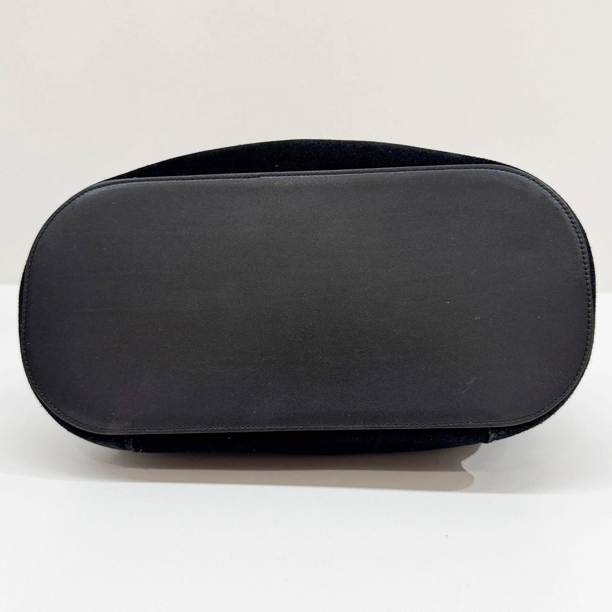 Fall 1999 Tom Ford Black Suede Acrylic Ring Handbag - Image 8