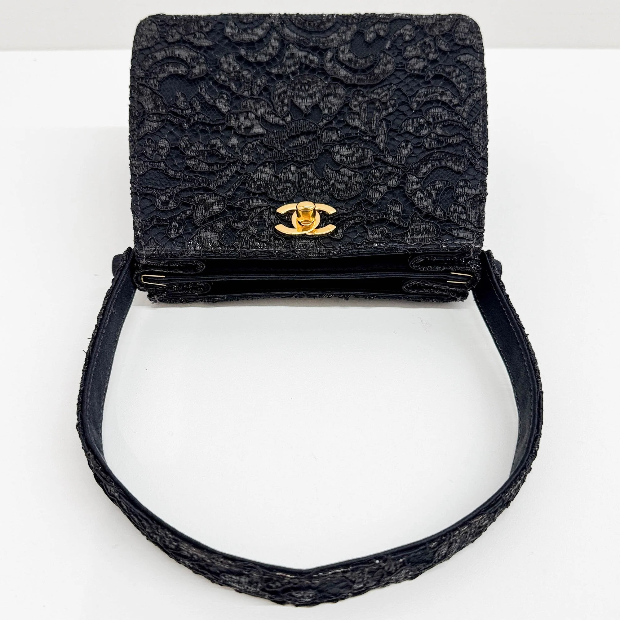 1997-1999 Floral Lace Black Satin Hand Bag - Image 9
