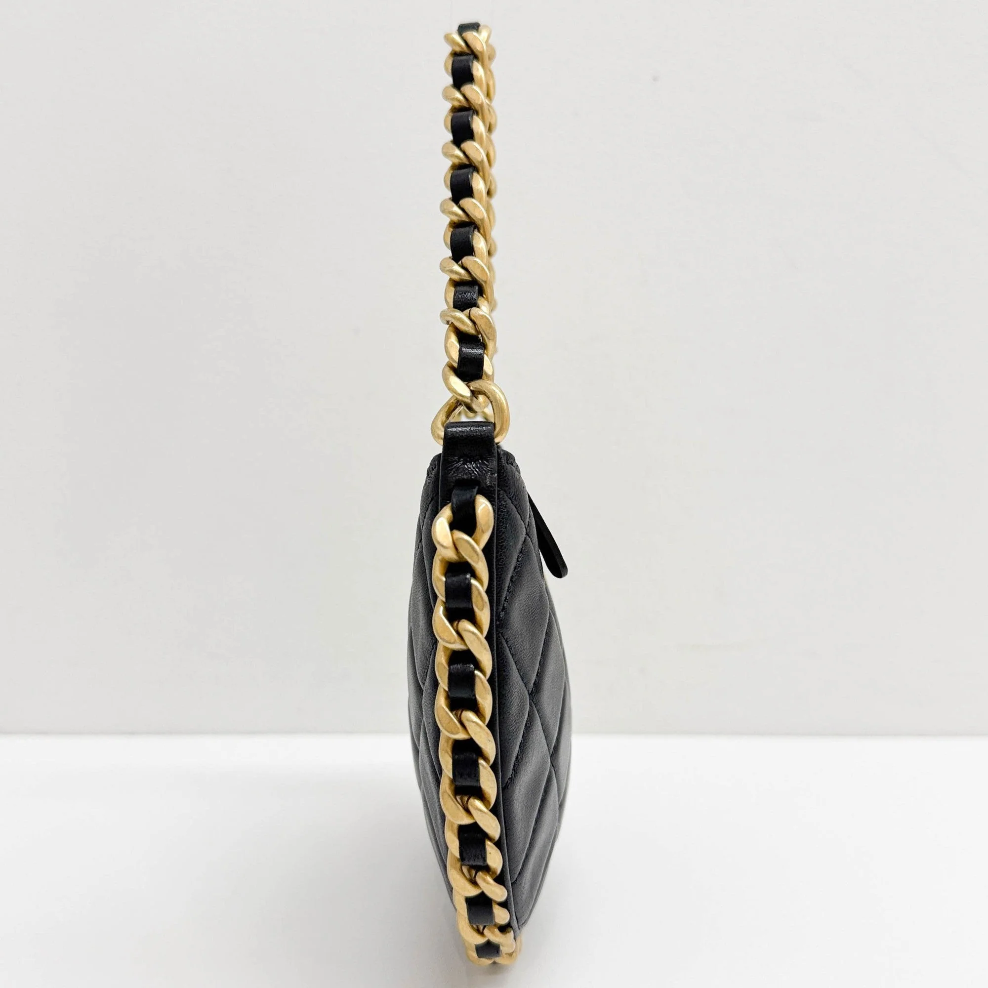 Gold Chain Lining Black Matelasse Leather Handle Bag - Image 5