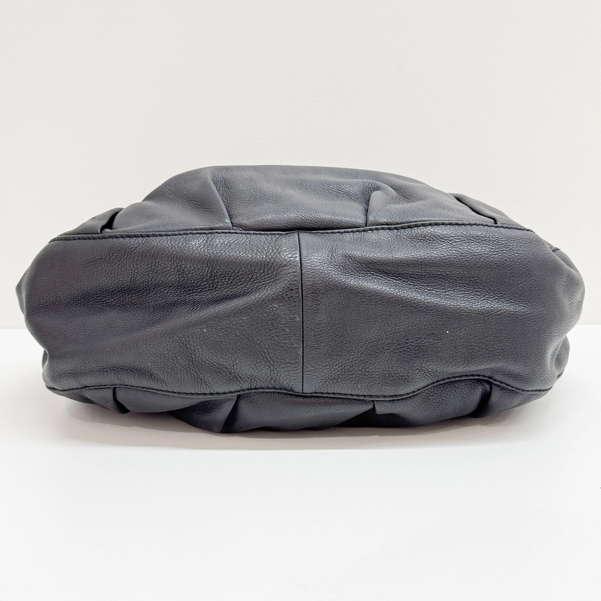 Icon Bit Black Leather Shoulder Bag - Image 7