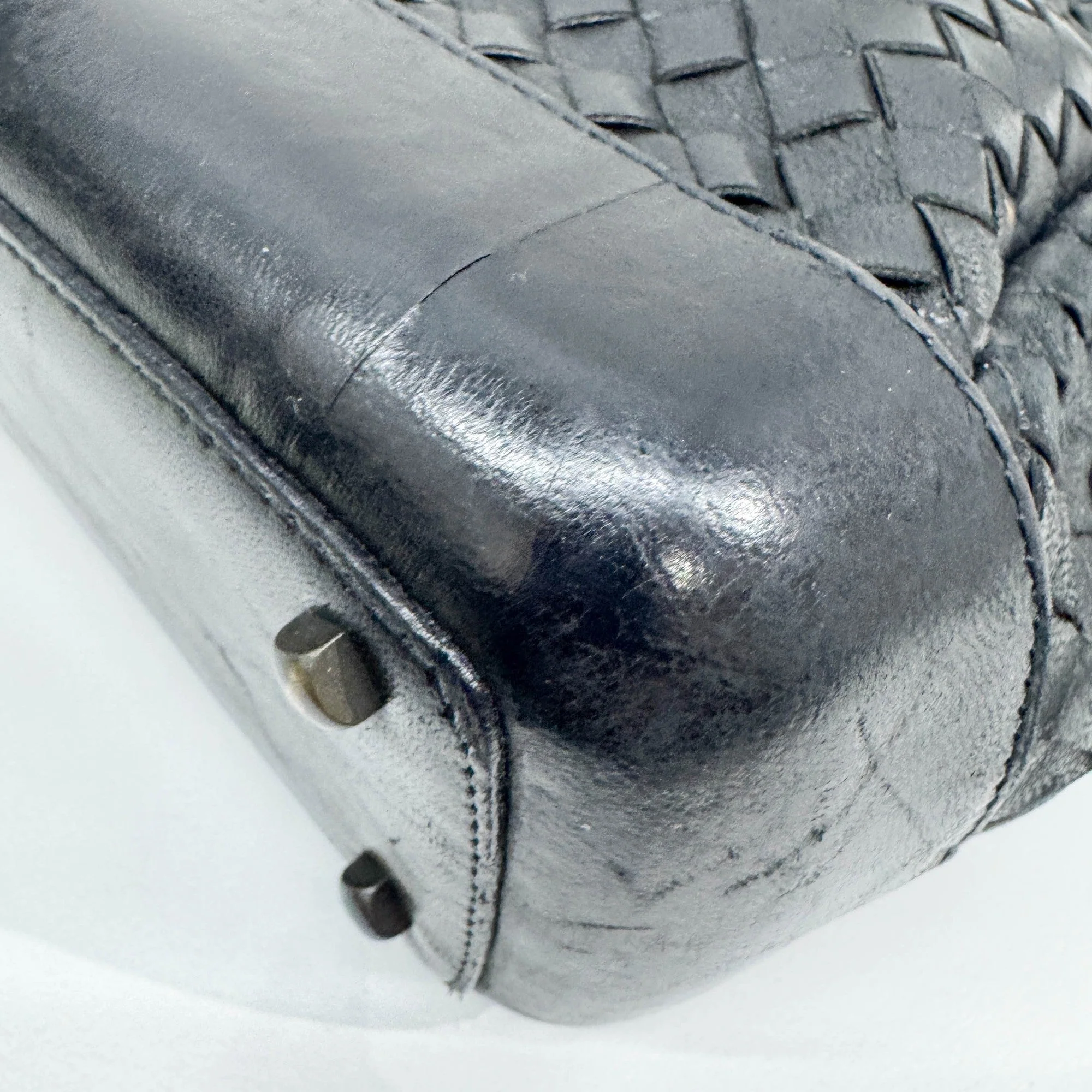 Intrecciato Black Leather Hand Bag - Image 10