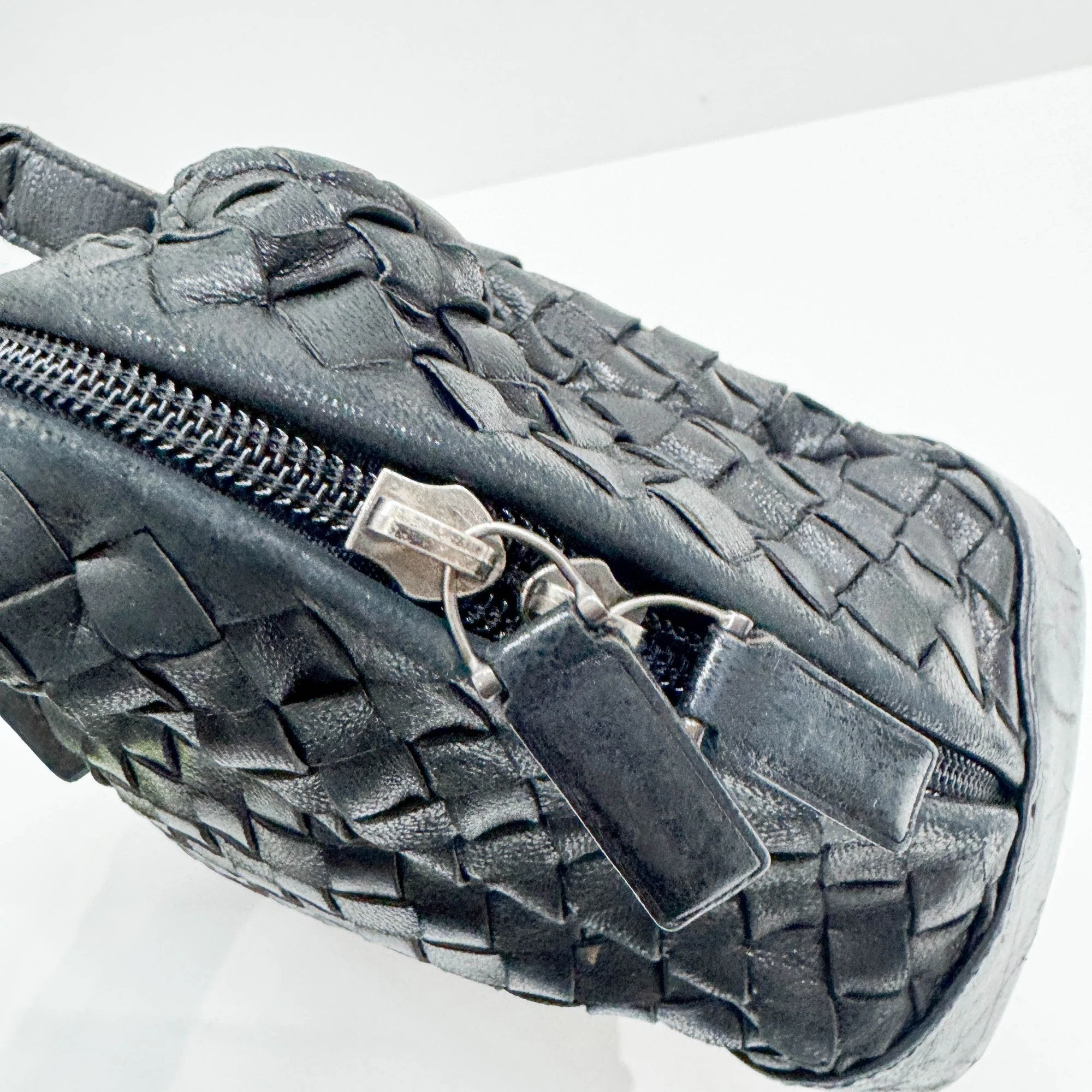 Intrecciato Black Leather Hand Bag - Image 14