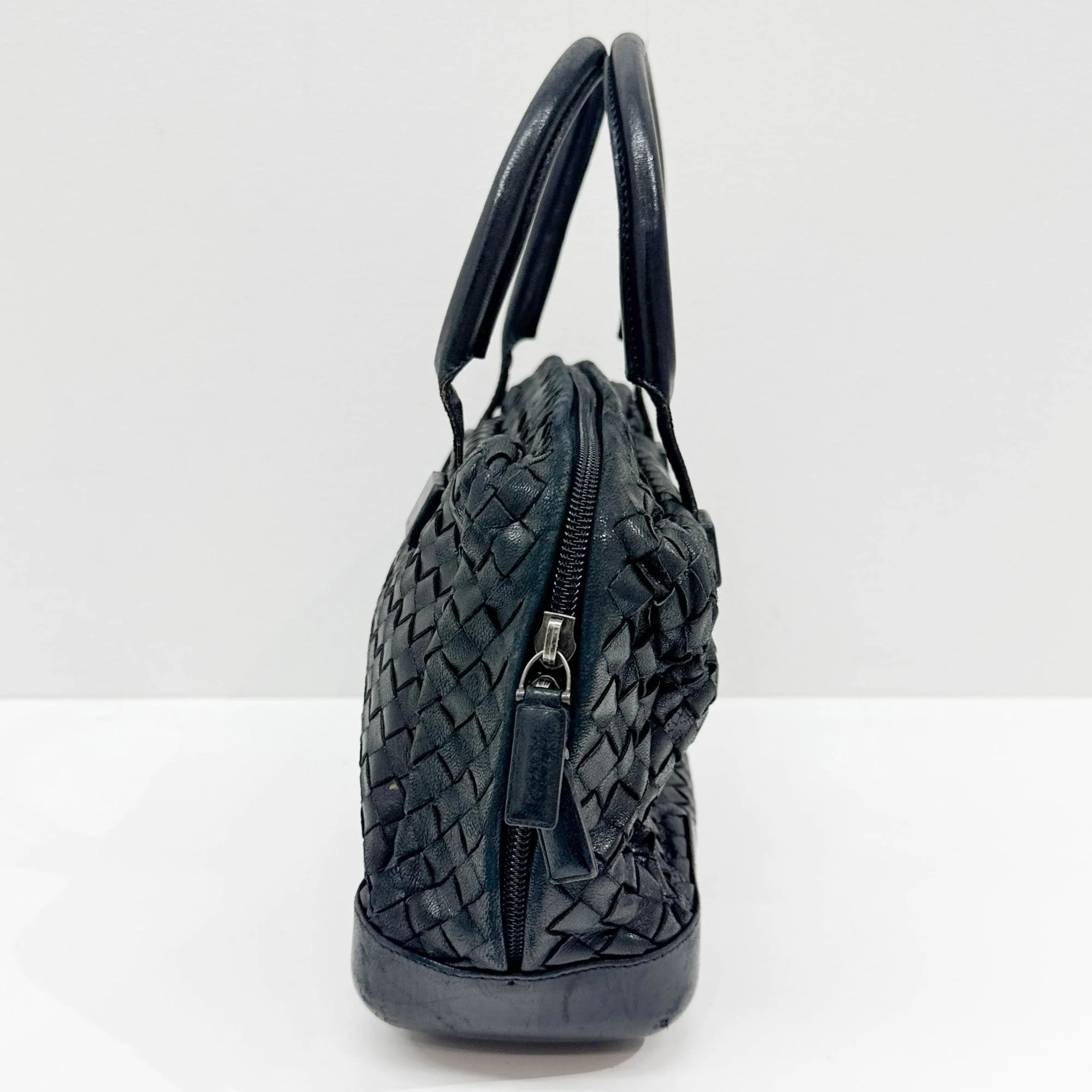 Intrecciato Black Leather Hand Bag - Image 5