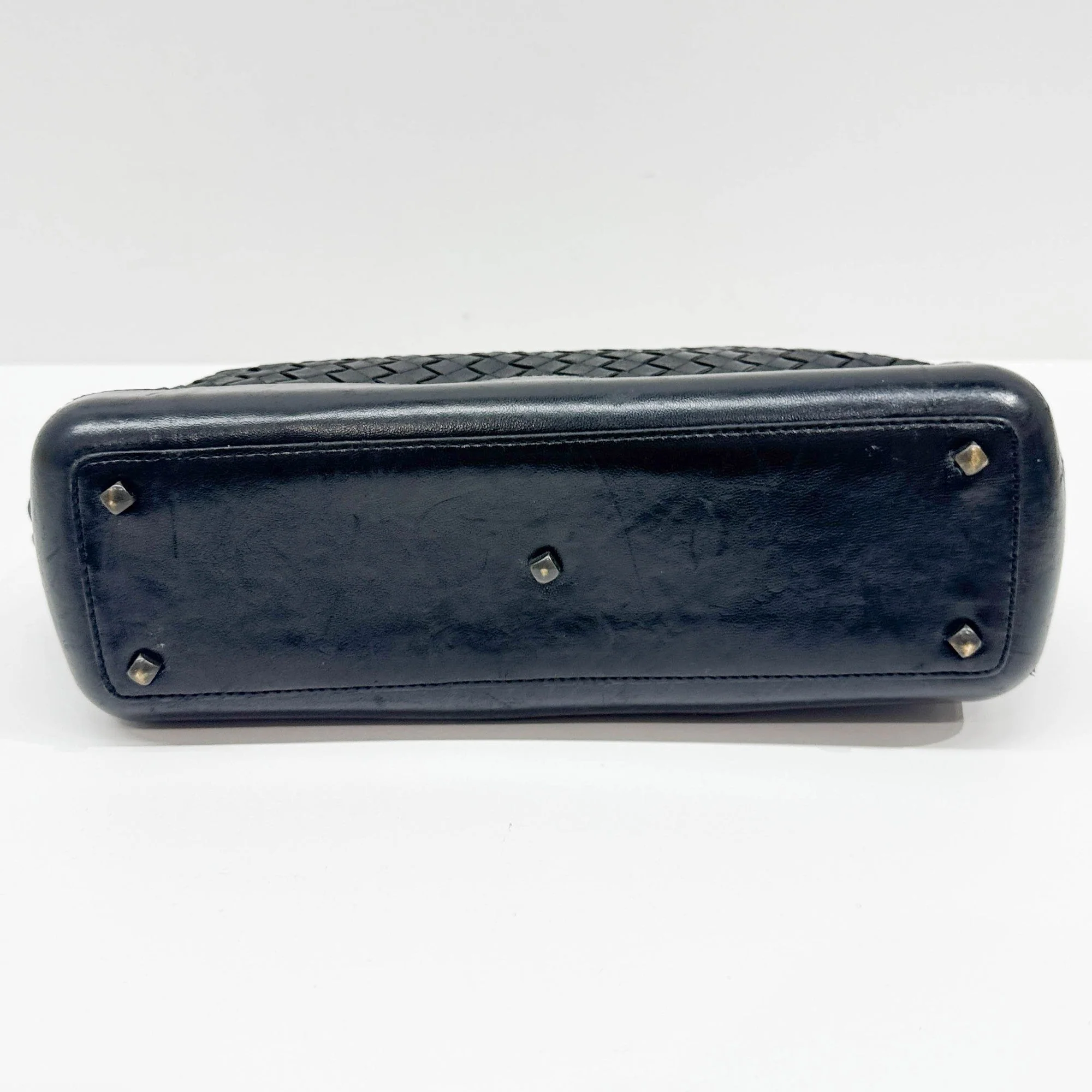 Intrecciato Black Leather Hand Bag - Image 7
