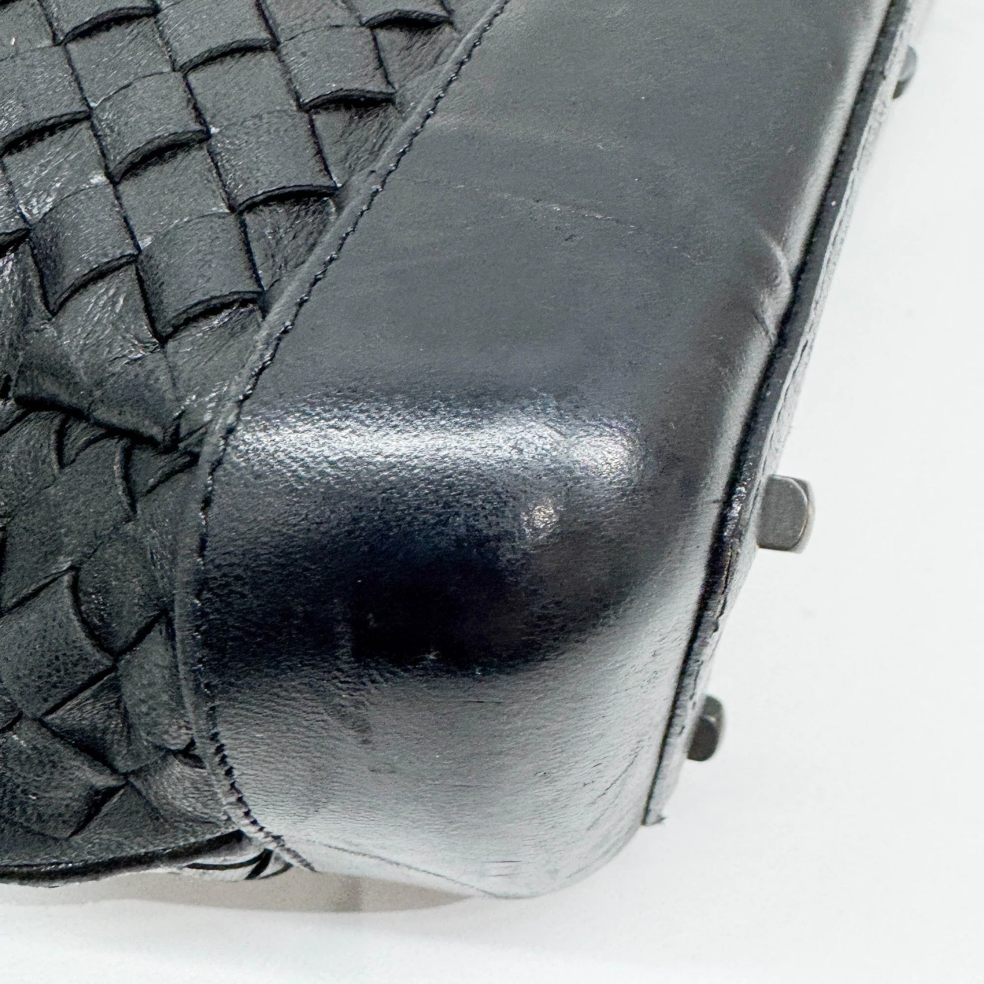 Intrecciato Black Leather Hand Bag - Image 9