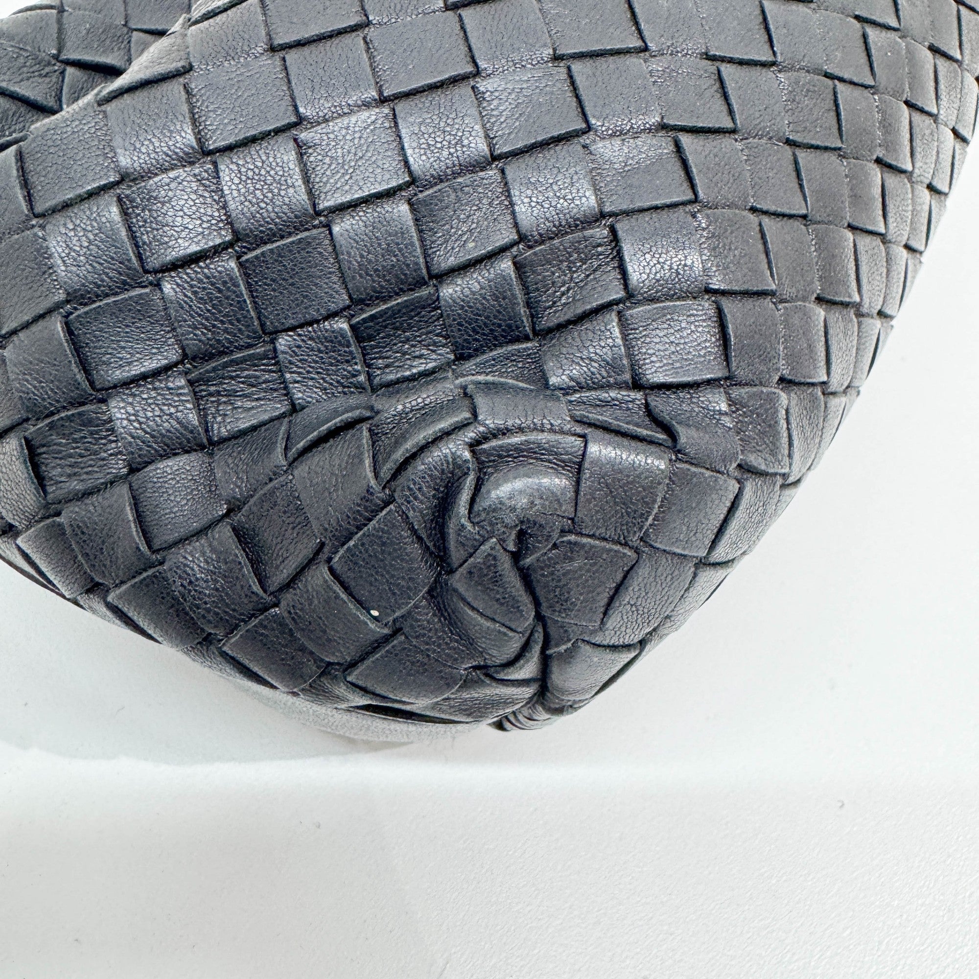 Intrecciato Black Leather Pouch Bag - Image 10