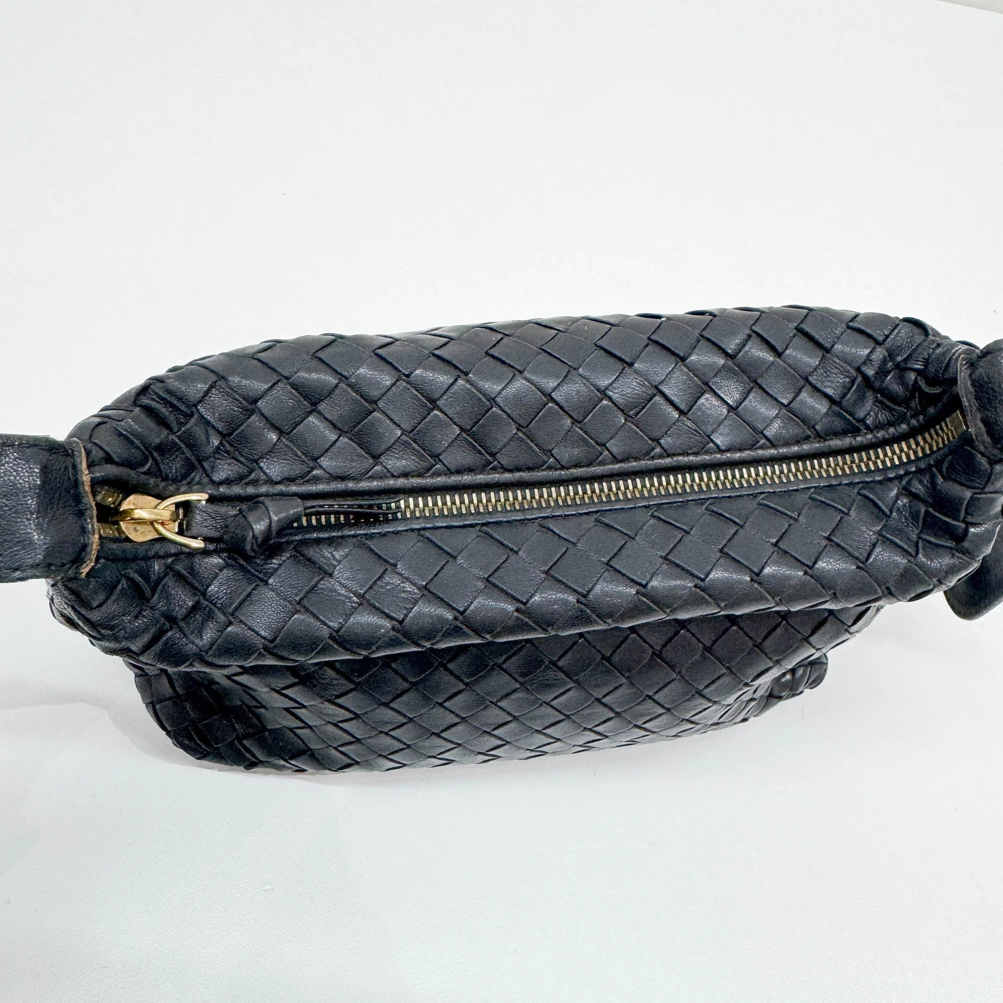 Intrecciato Black Leather Pouch Bag - Image 14