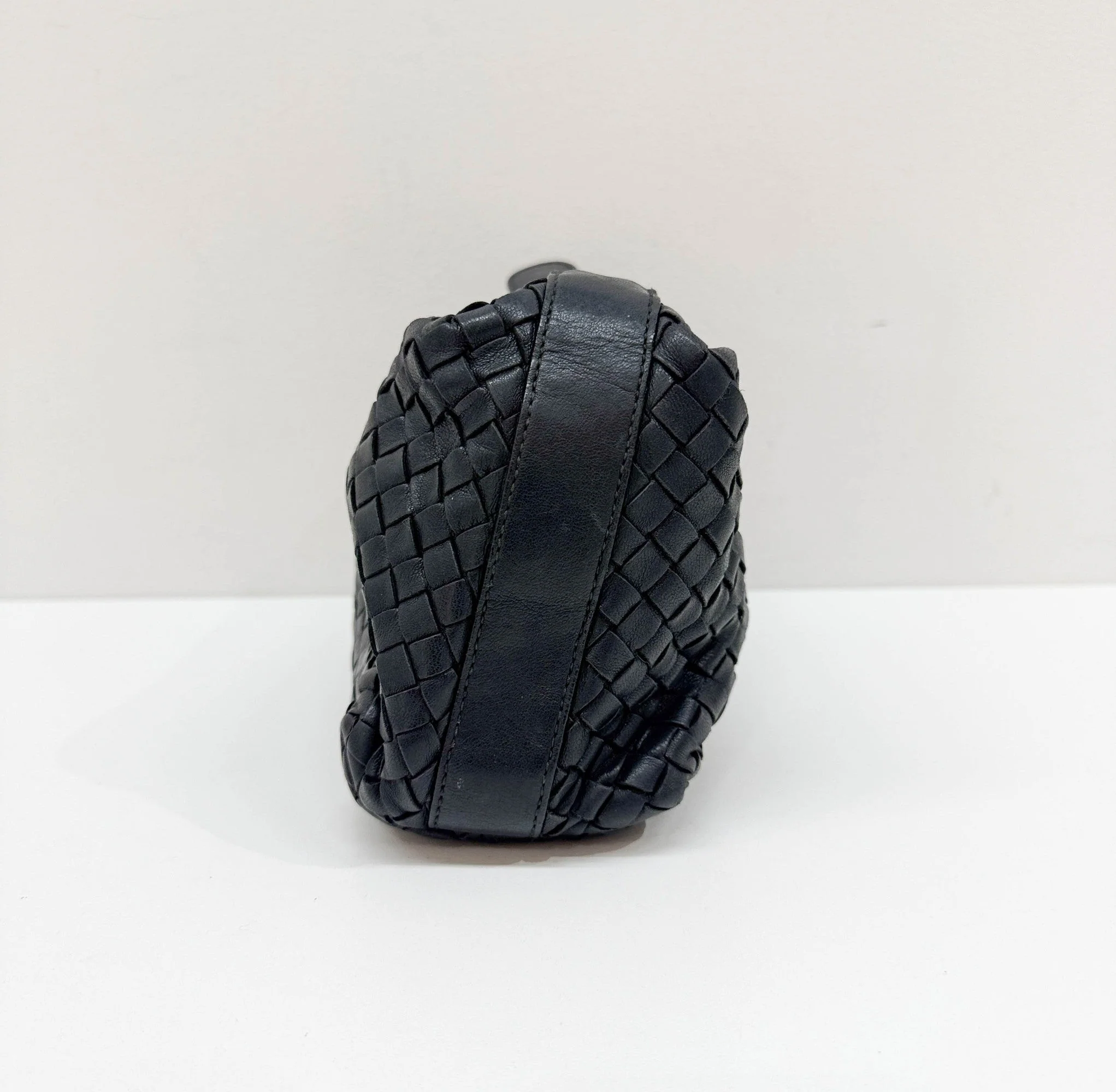 Intrecciato Black Leather Pouch Bag - Image 5