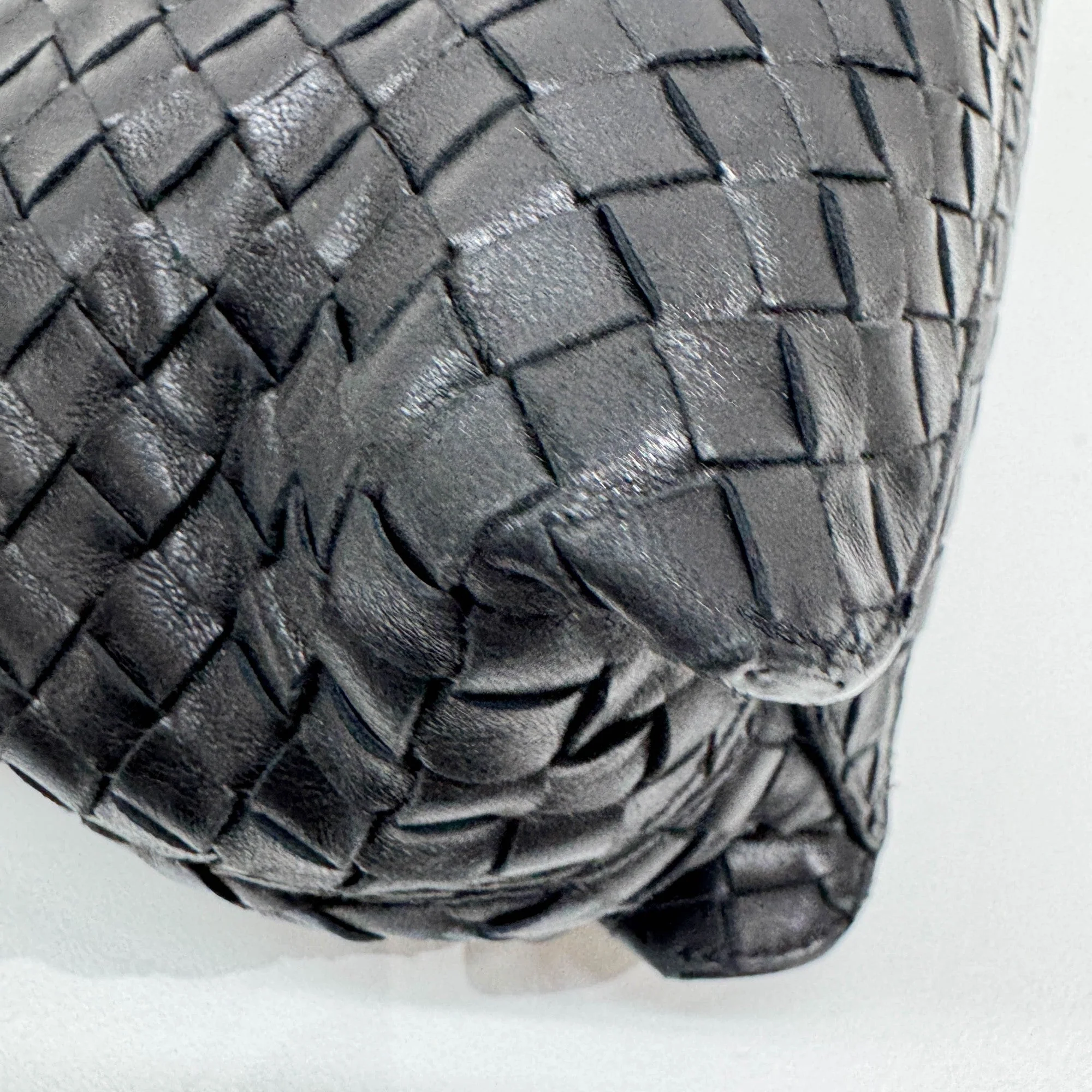 Intrecciato Black Leather Shoulder Bag - Image 11