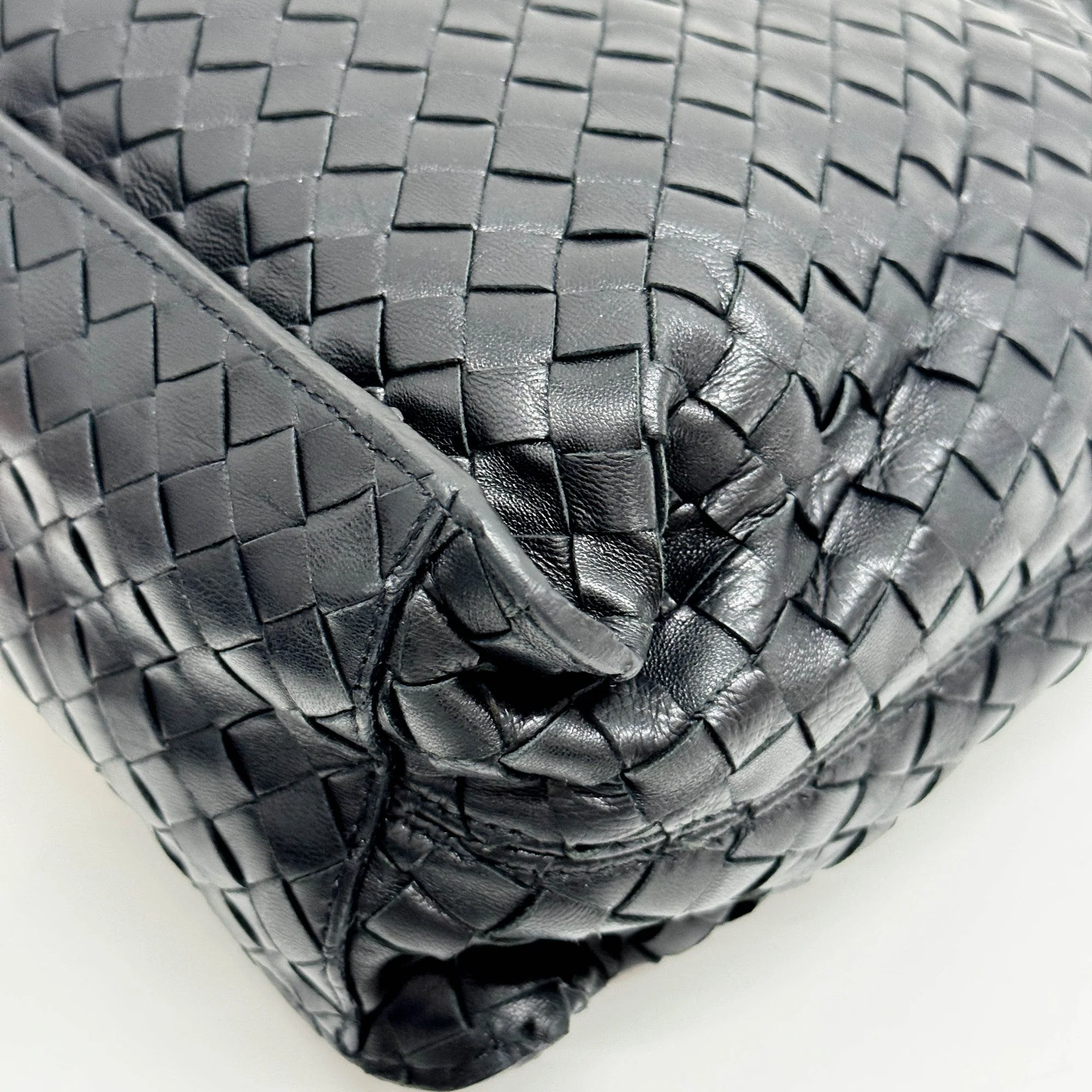 Intrecciato Black Leather Shoulder Bag - Image 10